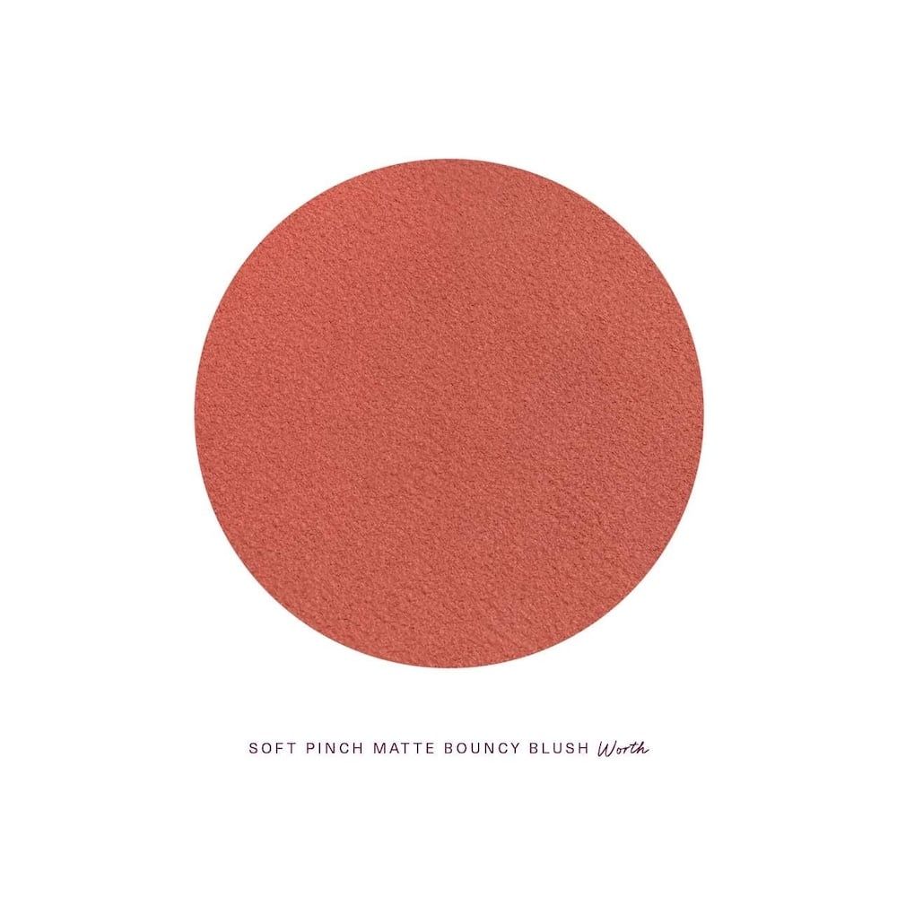 Rubor mate suave y voluminoso Worth Rare Beauty Maquillaje