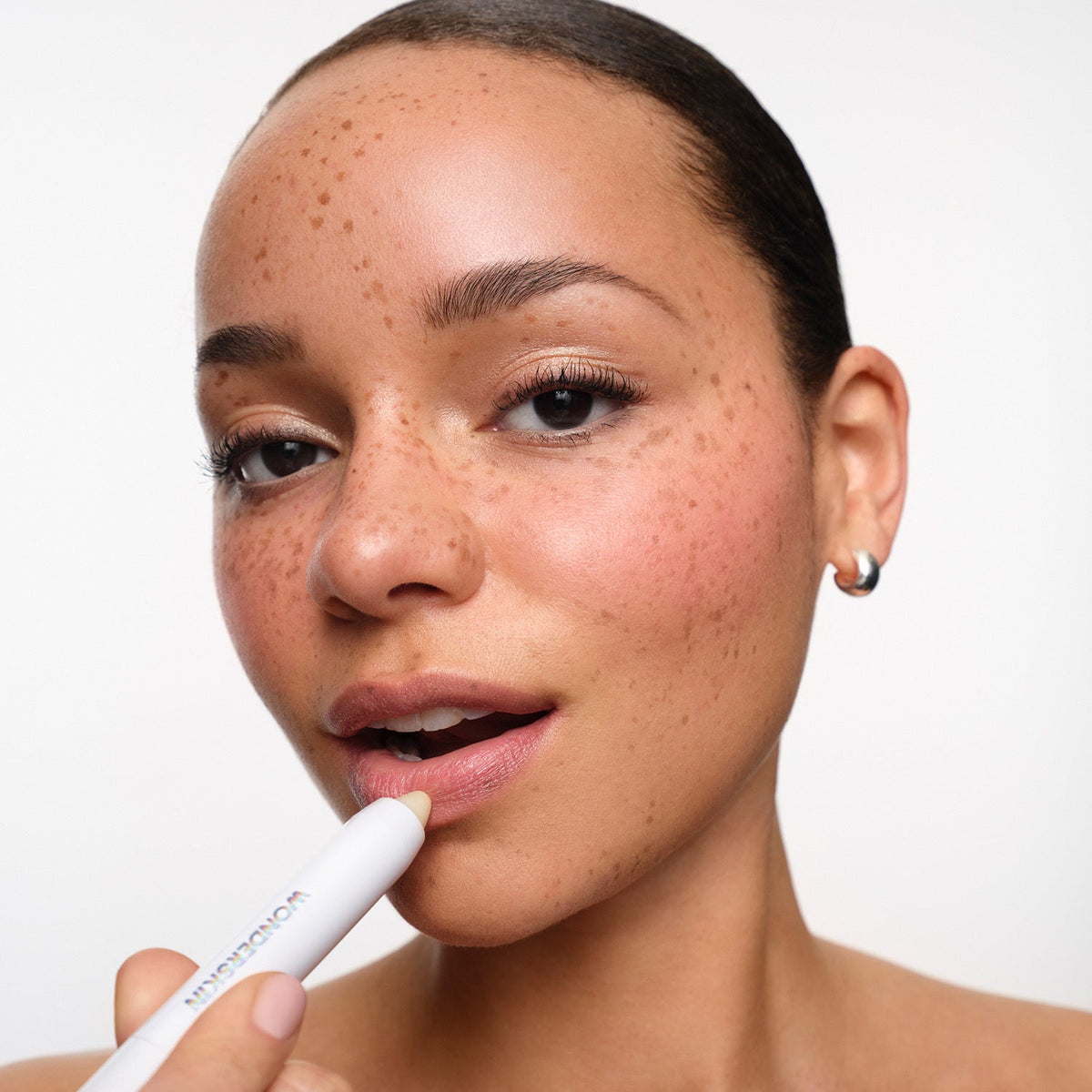 wonder blading 3-in-1 lip Exfoliante — Wonderskin