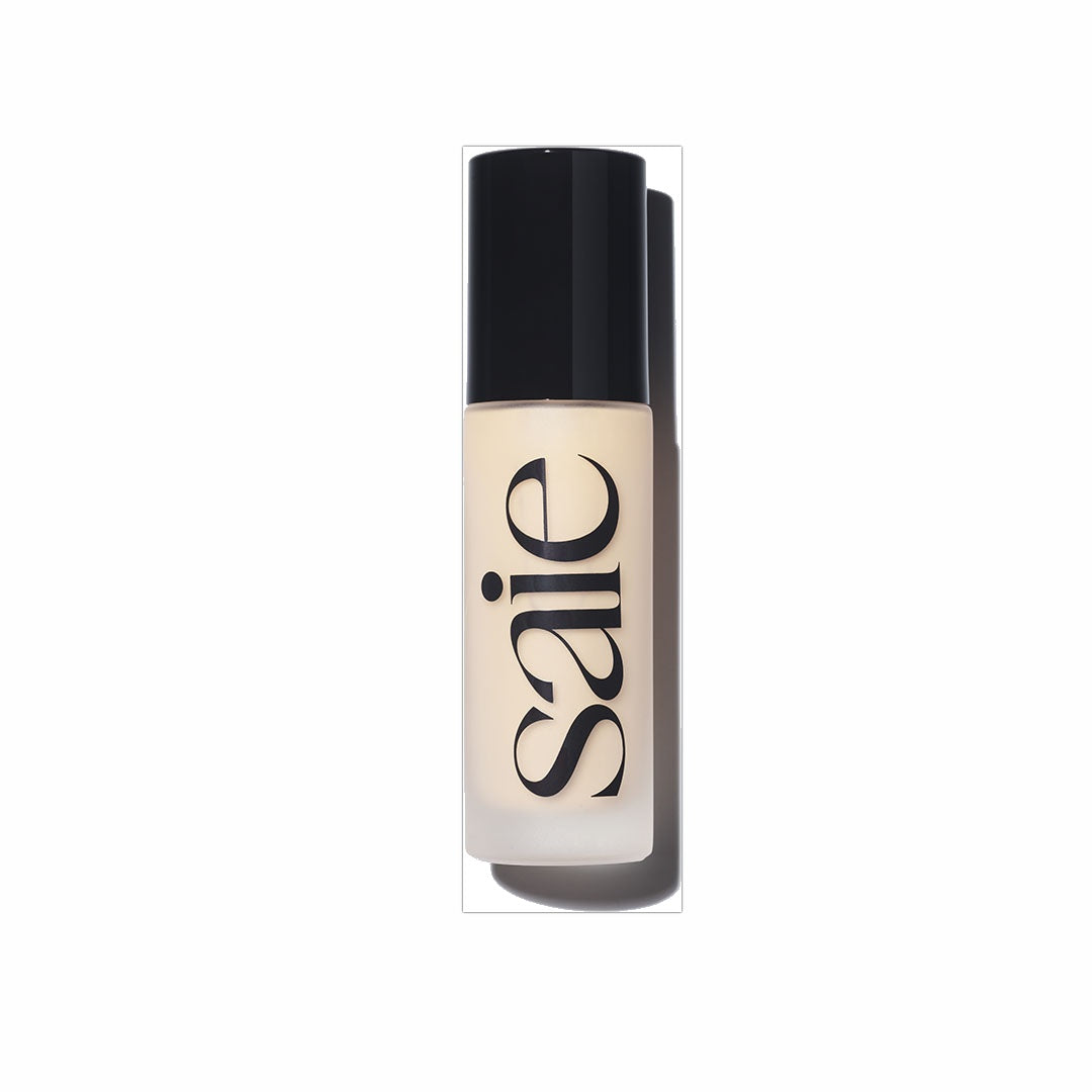 Base Ligera con Color Glowy Super Skin Tint — Saie