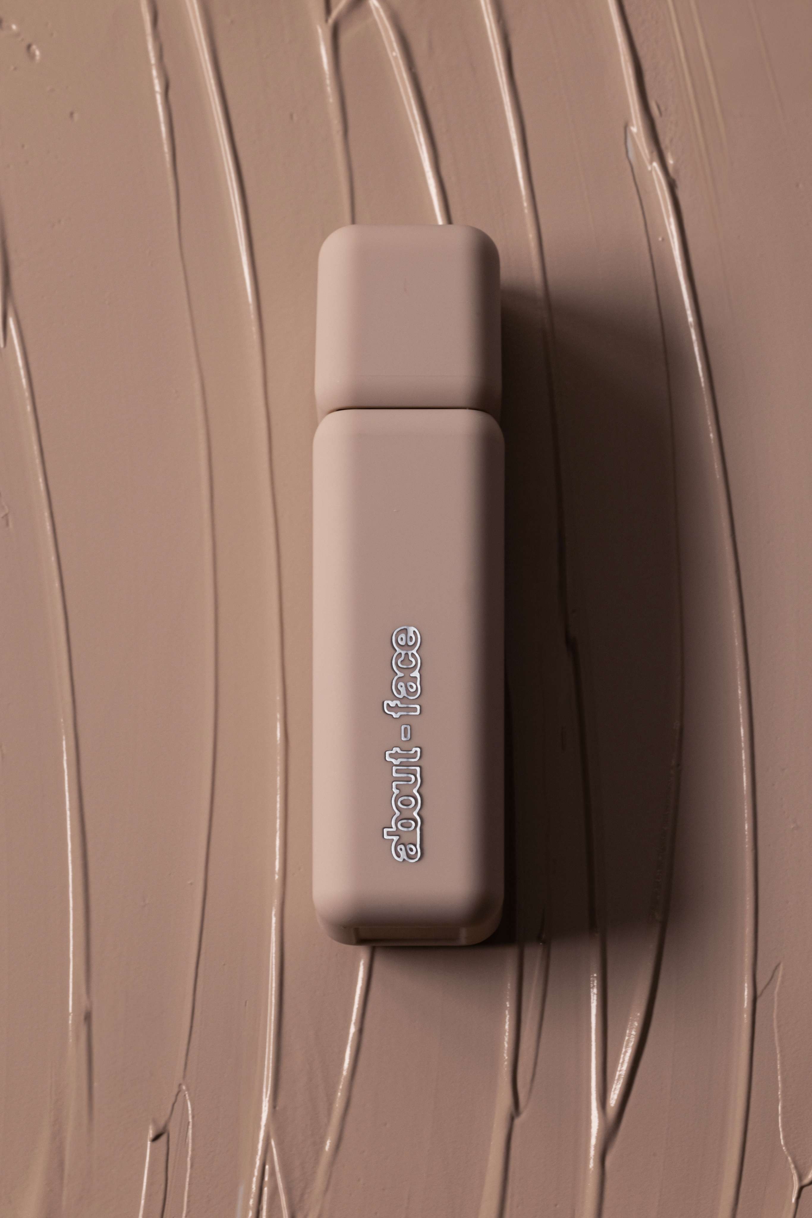 Sombra Líquida Mate Matte Fluid Eye Paint — About-Face
