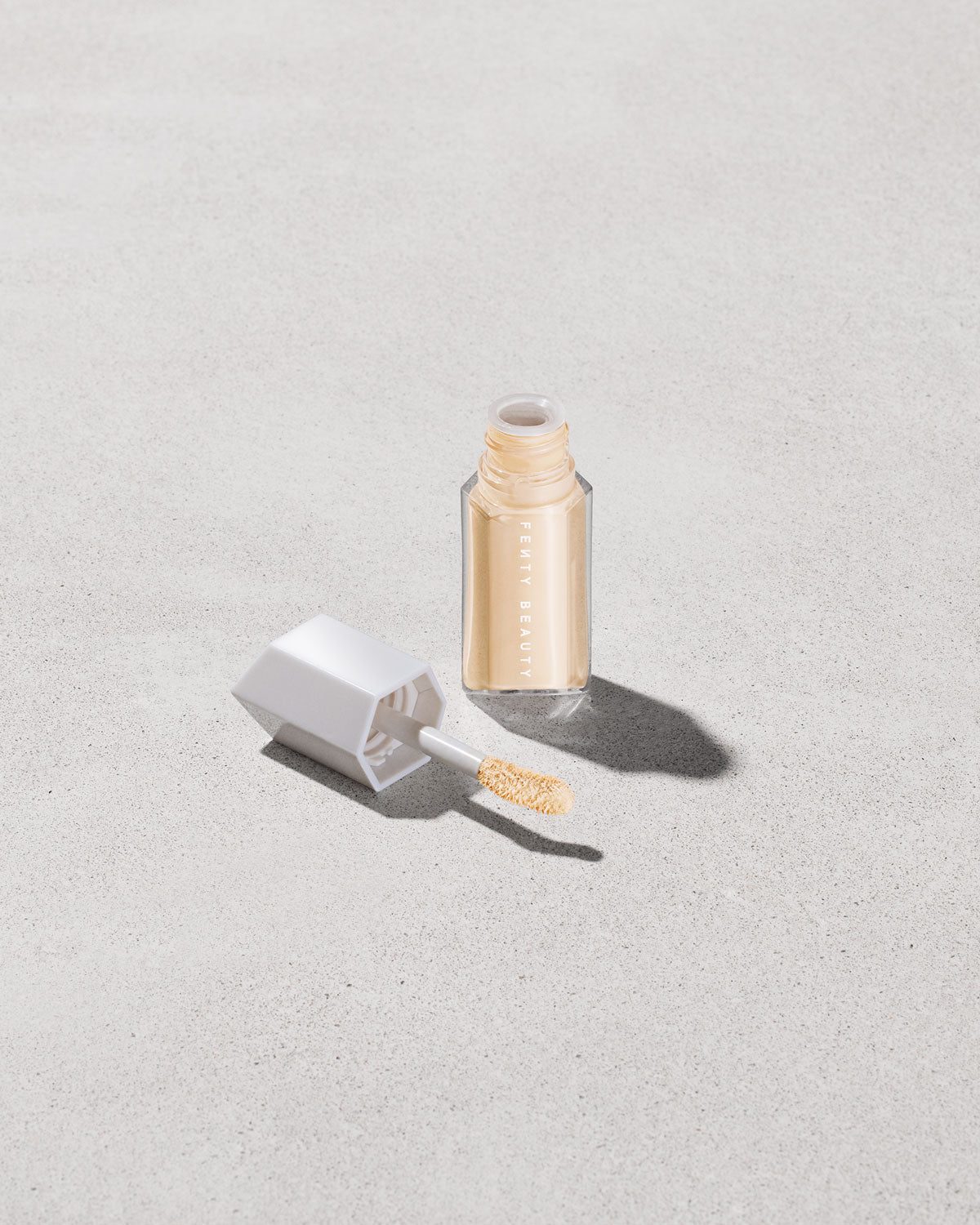 Corrector Hidratante de Larga Duración We're Even — Fenty Beauty by Rihanna