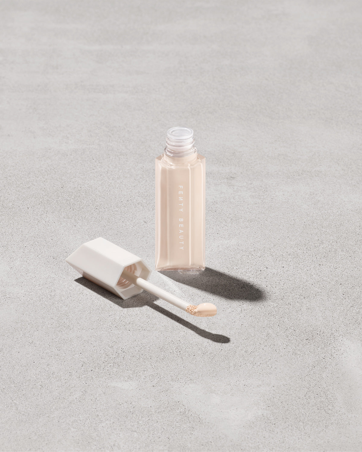 Corrector Hidratante de Larga Duración We're Even — Fenty Beauty by Rihanna