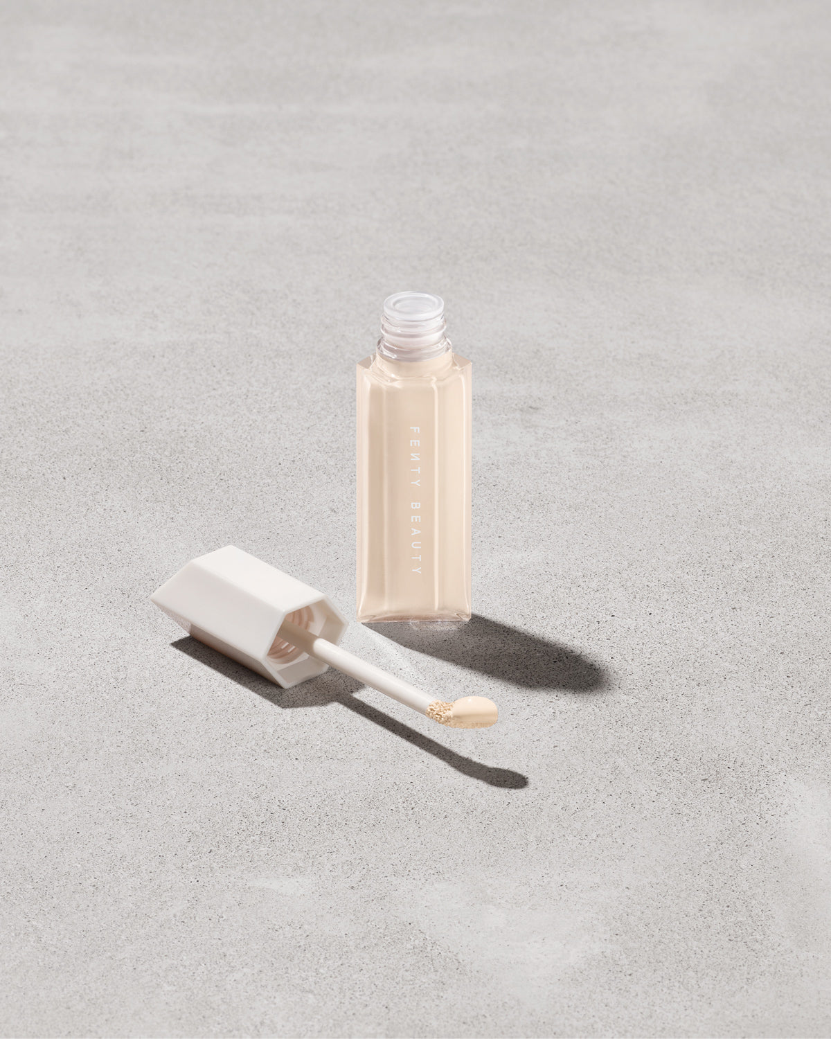 Corrector Hidratante de Larga Duración We're Even — Fenty Beauty by Rihanna