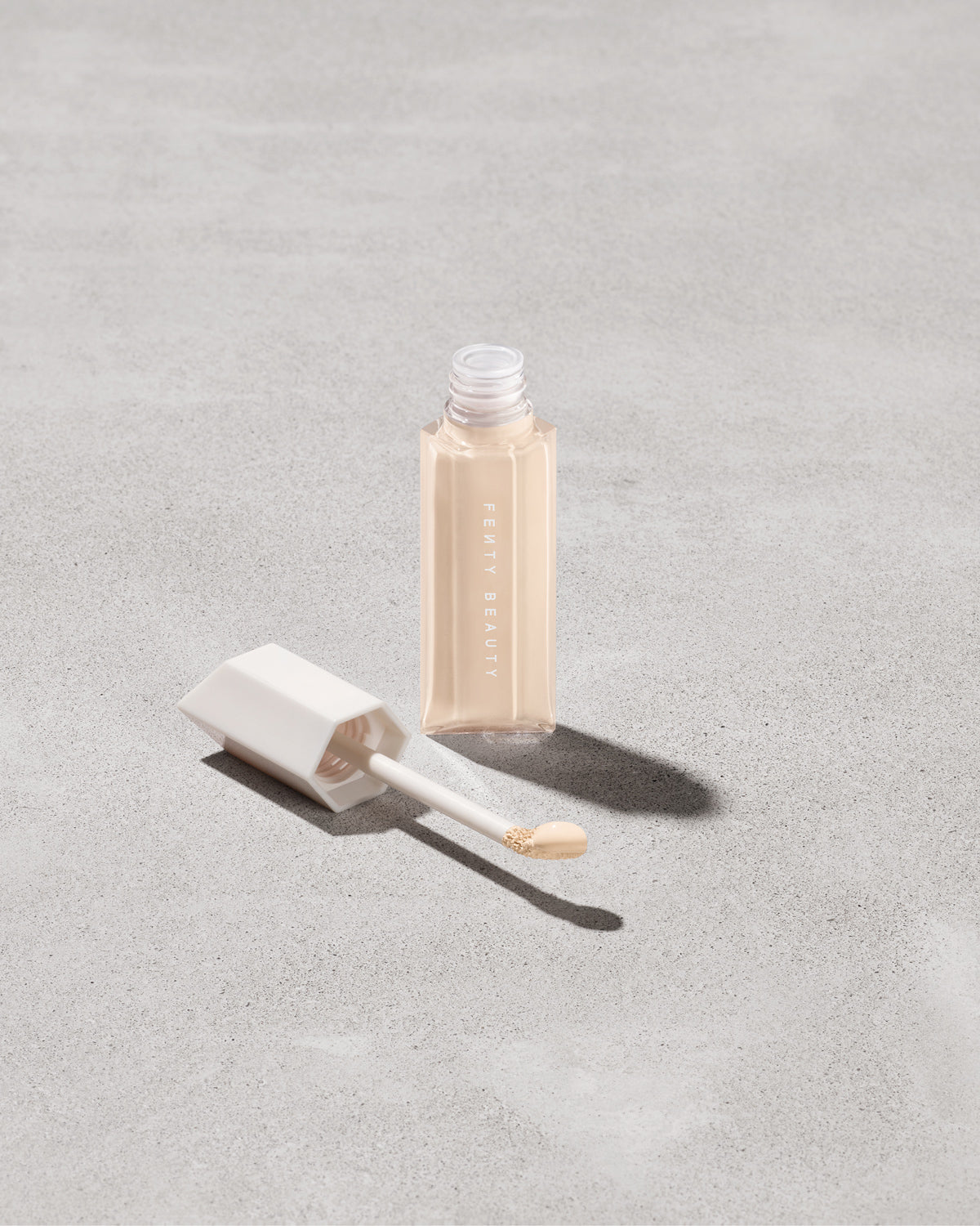 Corrector Hidratante de Larga Duración We're Even — Fenty Beauty by Rihanna