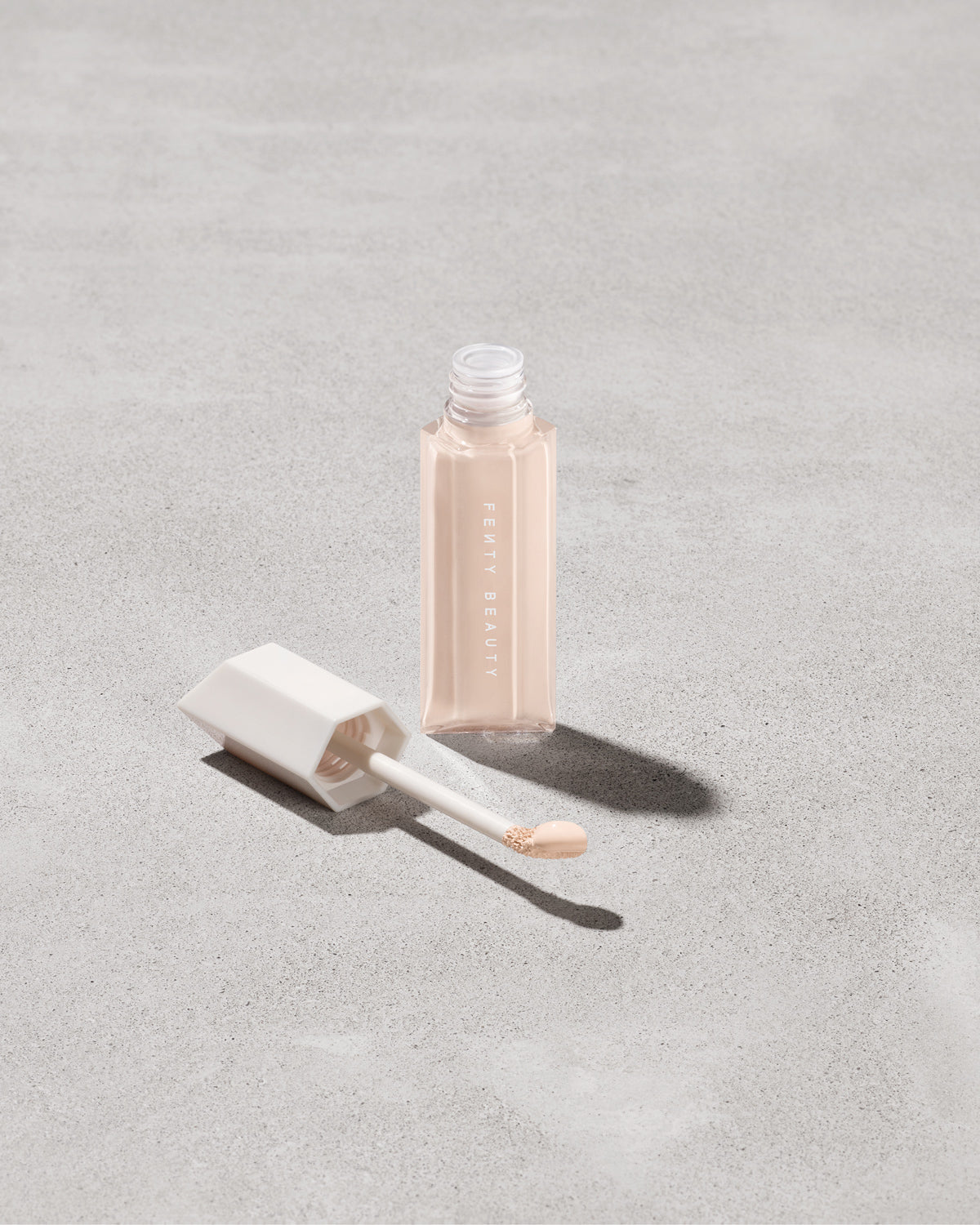 Corrector Hidratante de Larga Duración We're Even — Fenty Beauty by Rihanna
