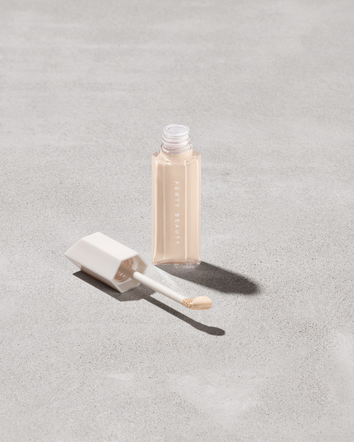 Corrector Hidratante de Larga Duración We're Even — Fenty Beauty by Rihanna