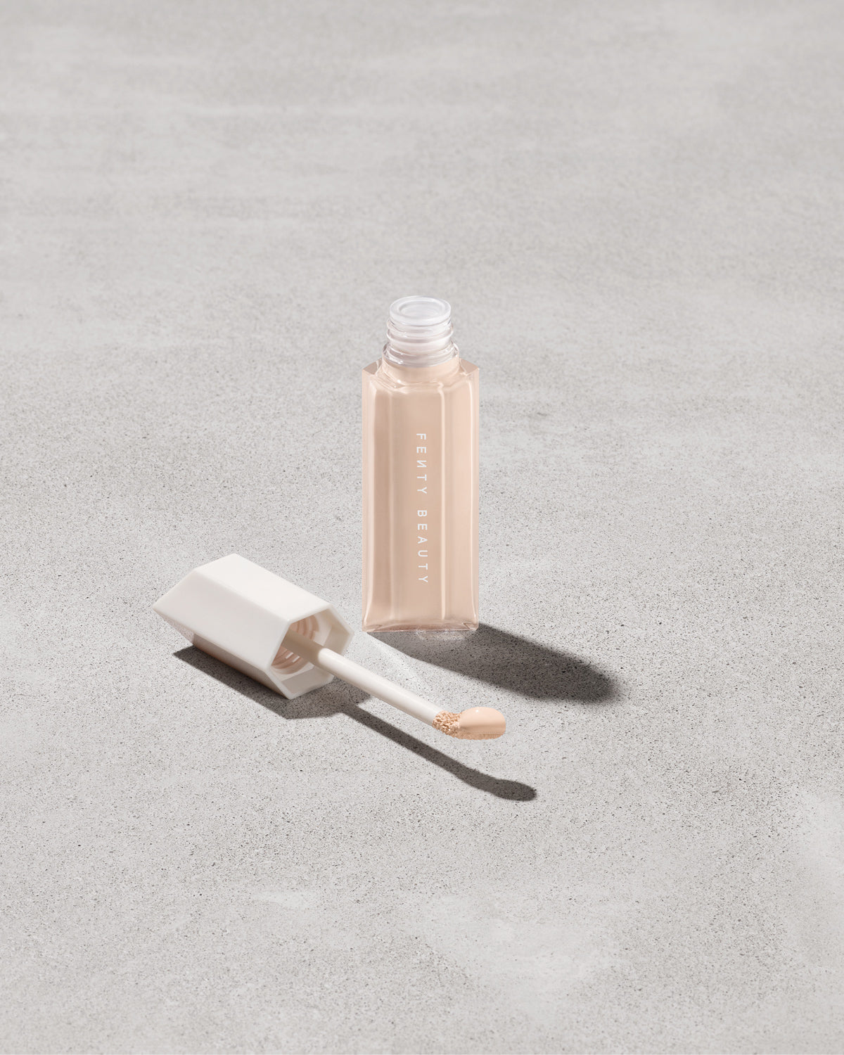 Corrector Hidratante de Larga Duración We're Even — Fenty Beauty by Rihanna