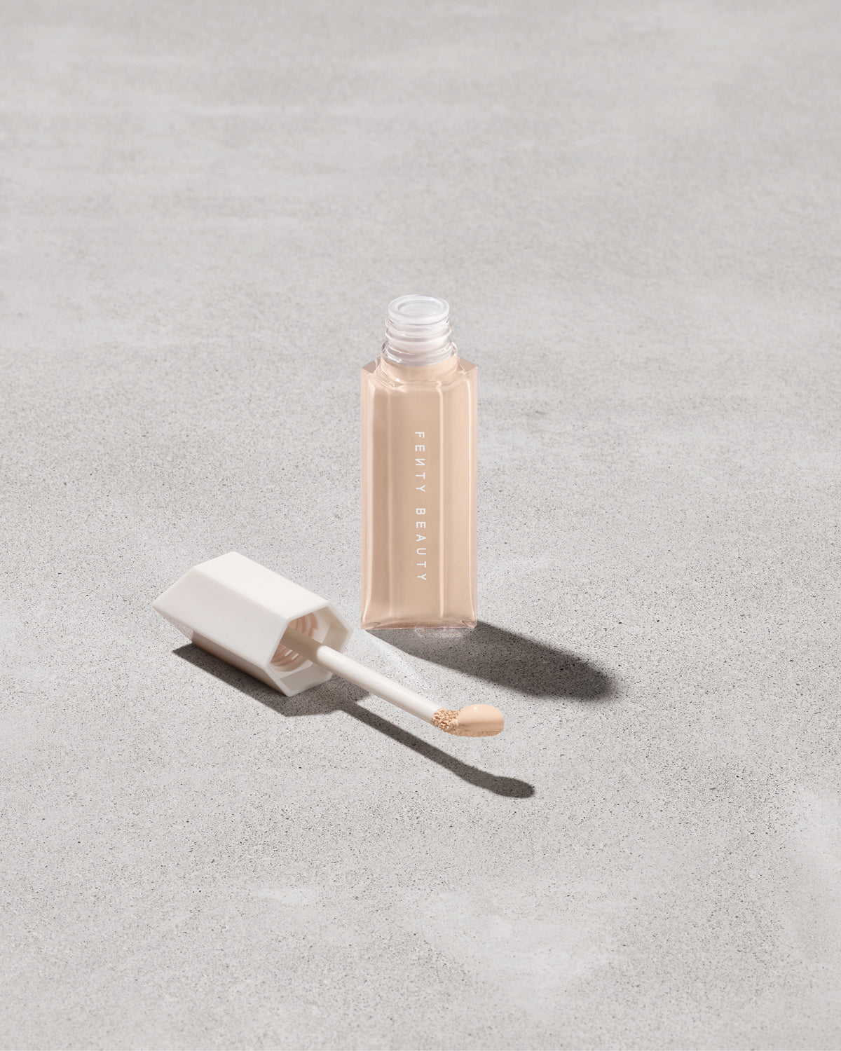 Corrector Hidratante de Larga Duración We're Even — Fenty Beauty by Rihanna