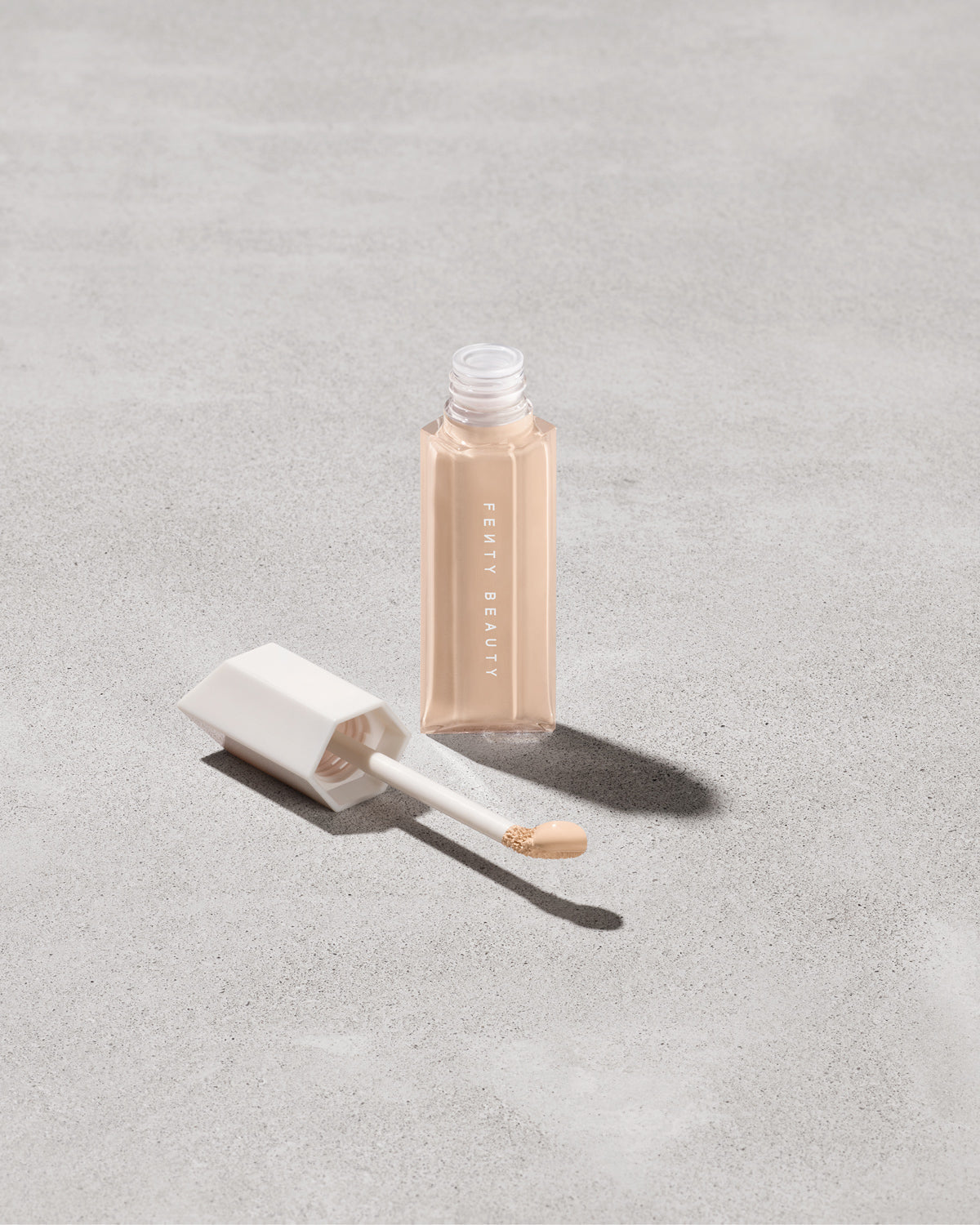 Corrector Hidratante de Larga Duración We're Even — Fenty Beauty by Rihanna