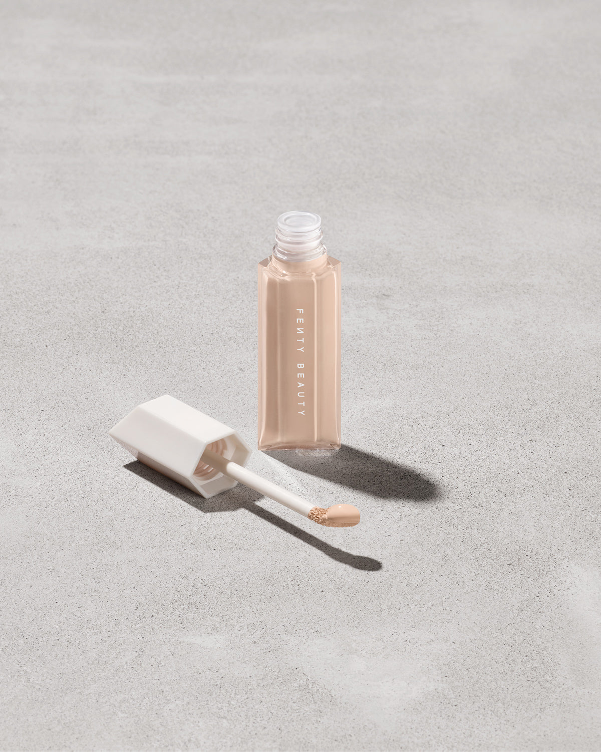 Corrector Hidratante de Larga Duración We're Even — Fenty Beauty by Rihanna
