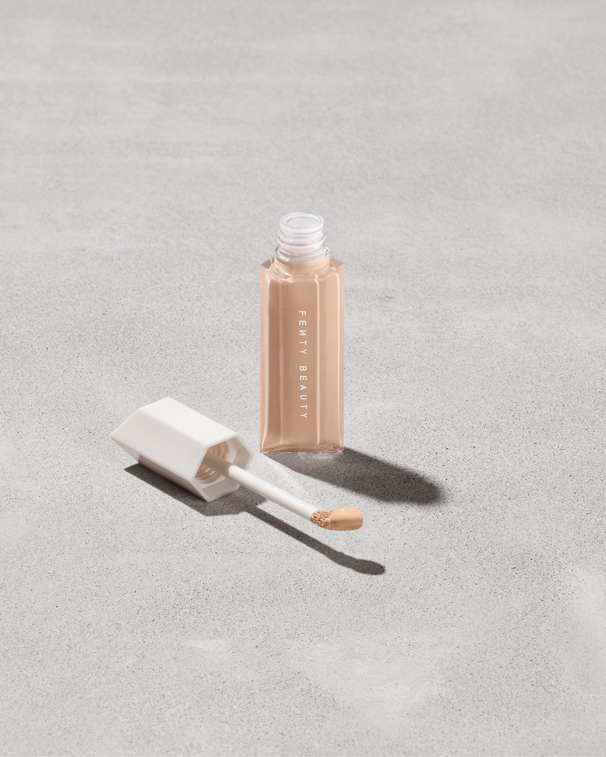 Corrector Hidratante de Larga Duración We're Even — Fenty Beauty by Rihanna