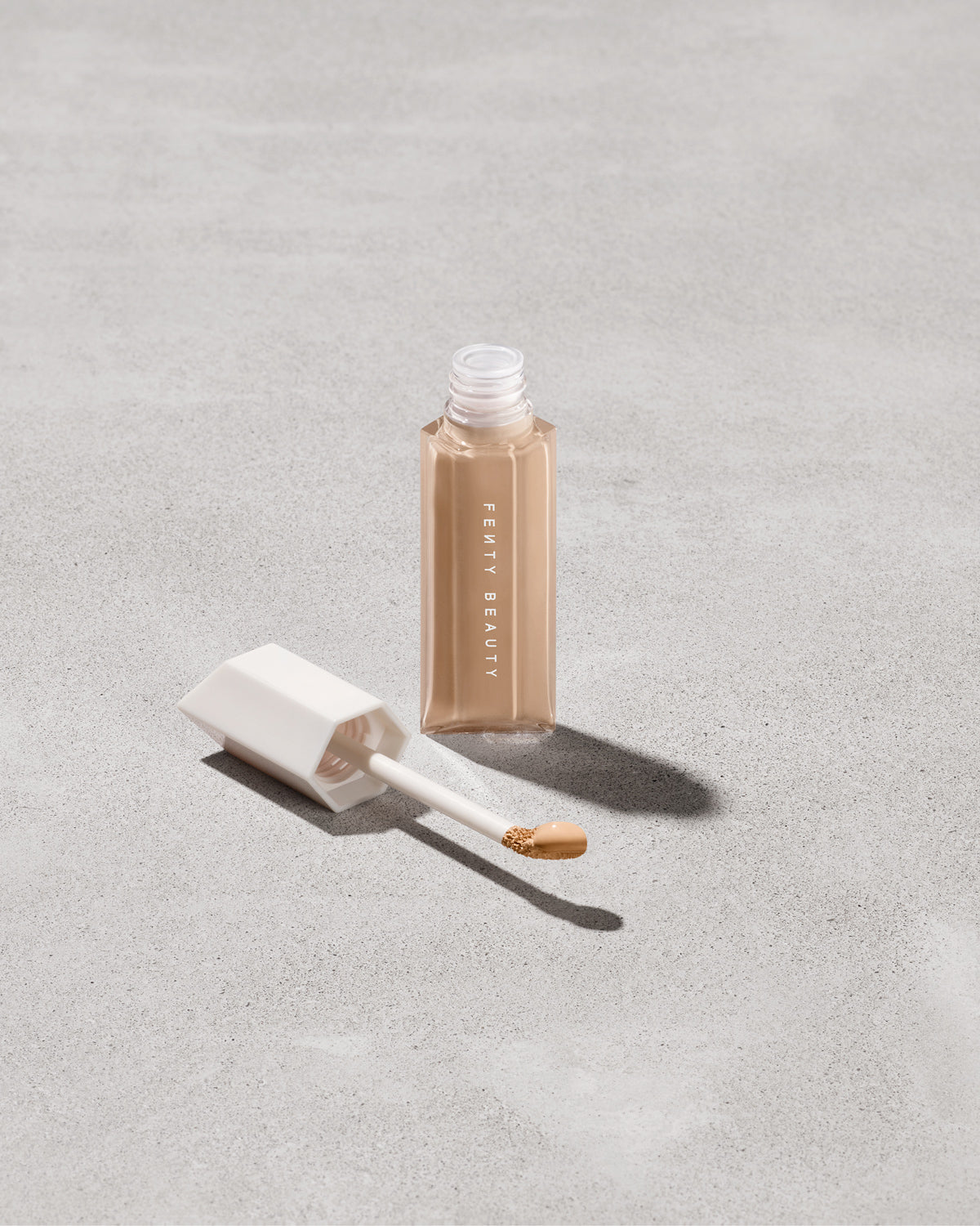 Corrector Hidratante de Larga Duración We're Even — Fenty Beauty by Rihanna
