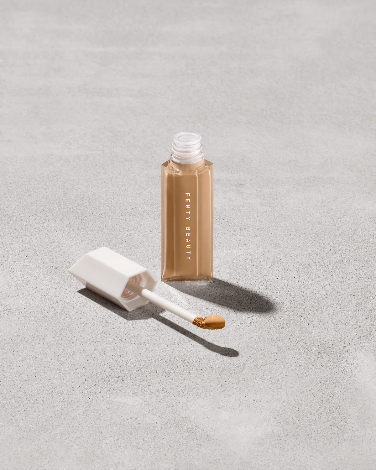 Corrector Hidratante de Larga Duración We're Even — Fenty Beauty by Rihanna