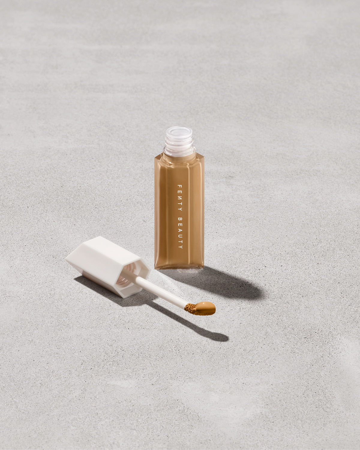 Corrector Hidratante de Larga Duración We're Even — Fenty Beauty by Rihanna