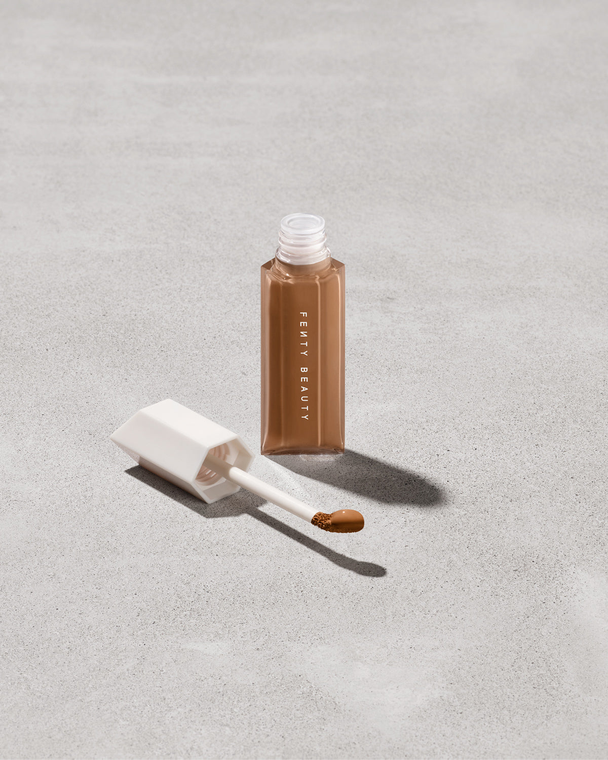 Corrector Hidratante de Larga Duración We're Even — Fenty Beauty by Rihanna