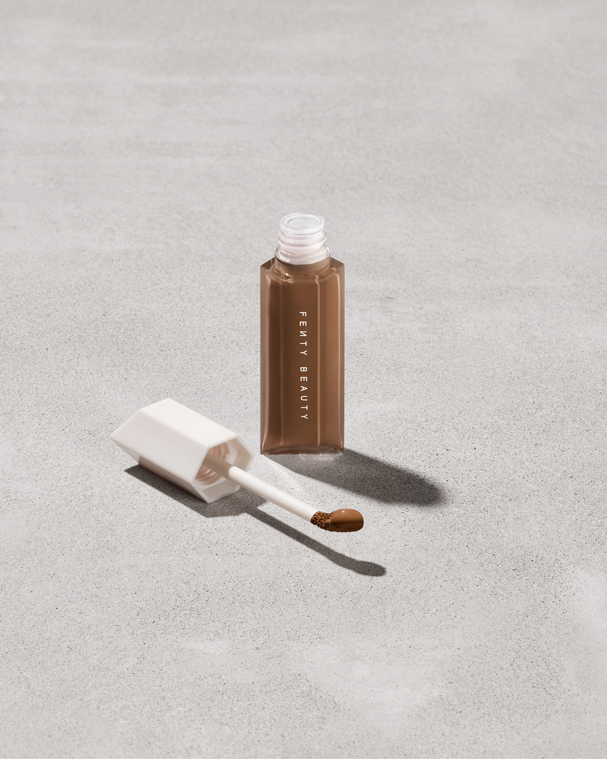 Corrector Hidratante de Larga Duración We're Even — Fenty Beauty by Rihanna