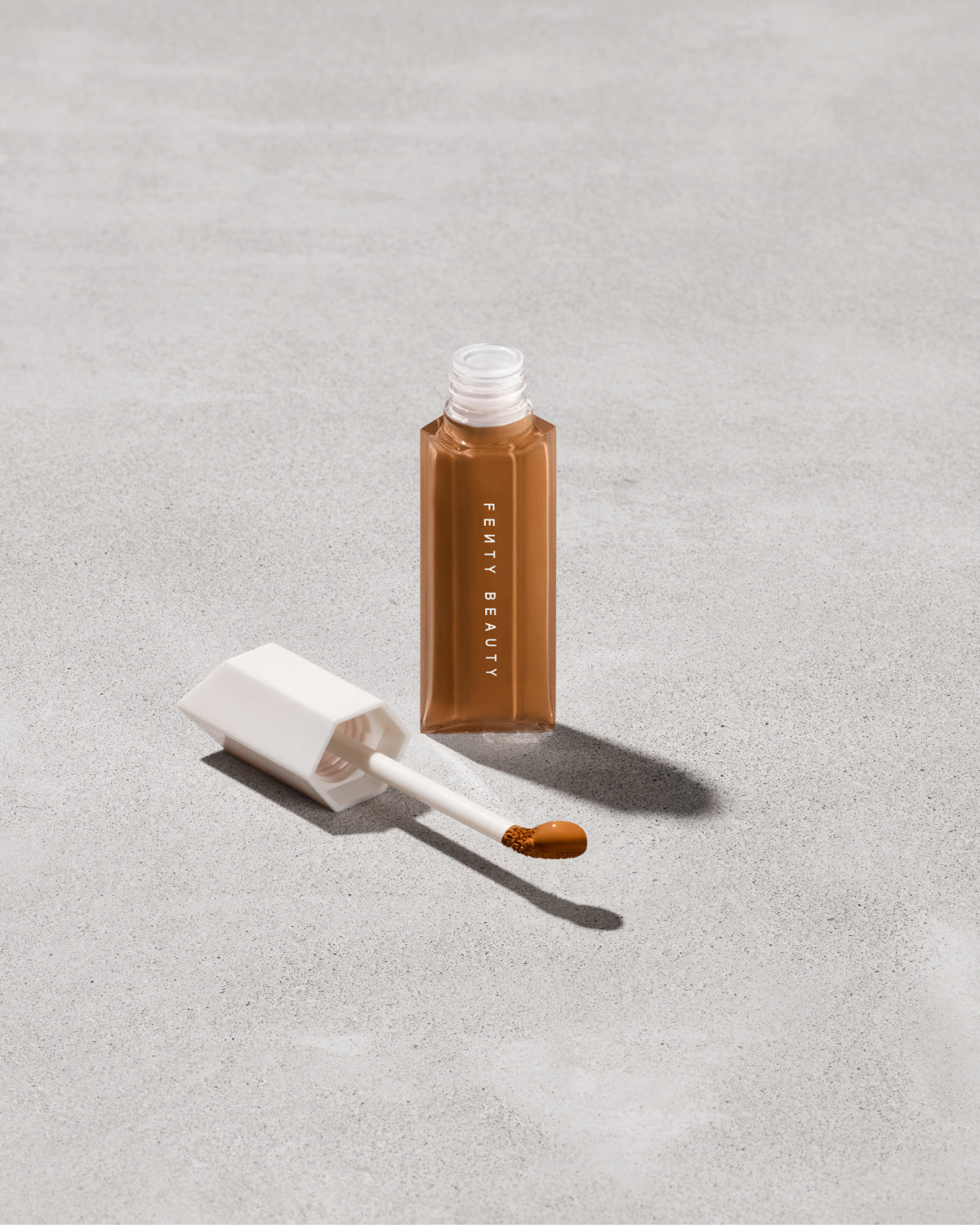 Corrector Hidratante de Larga Duración We're Even — Fenty Beauty by Rihanna