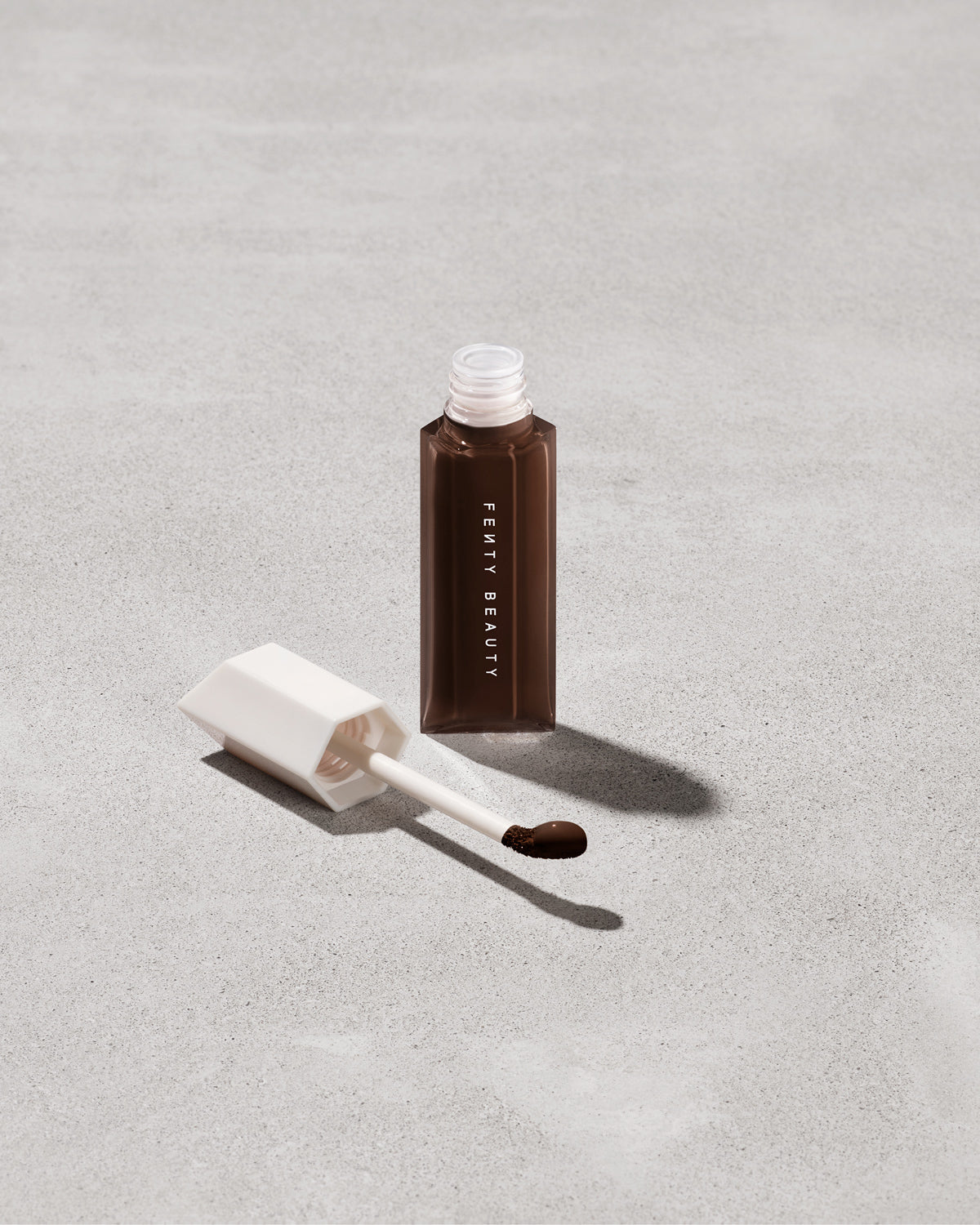 Corrector Hidratante de Larga Duración We're Even — Fenty Beauty by Rihanna