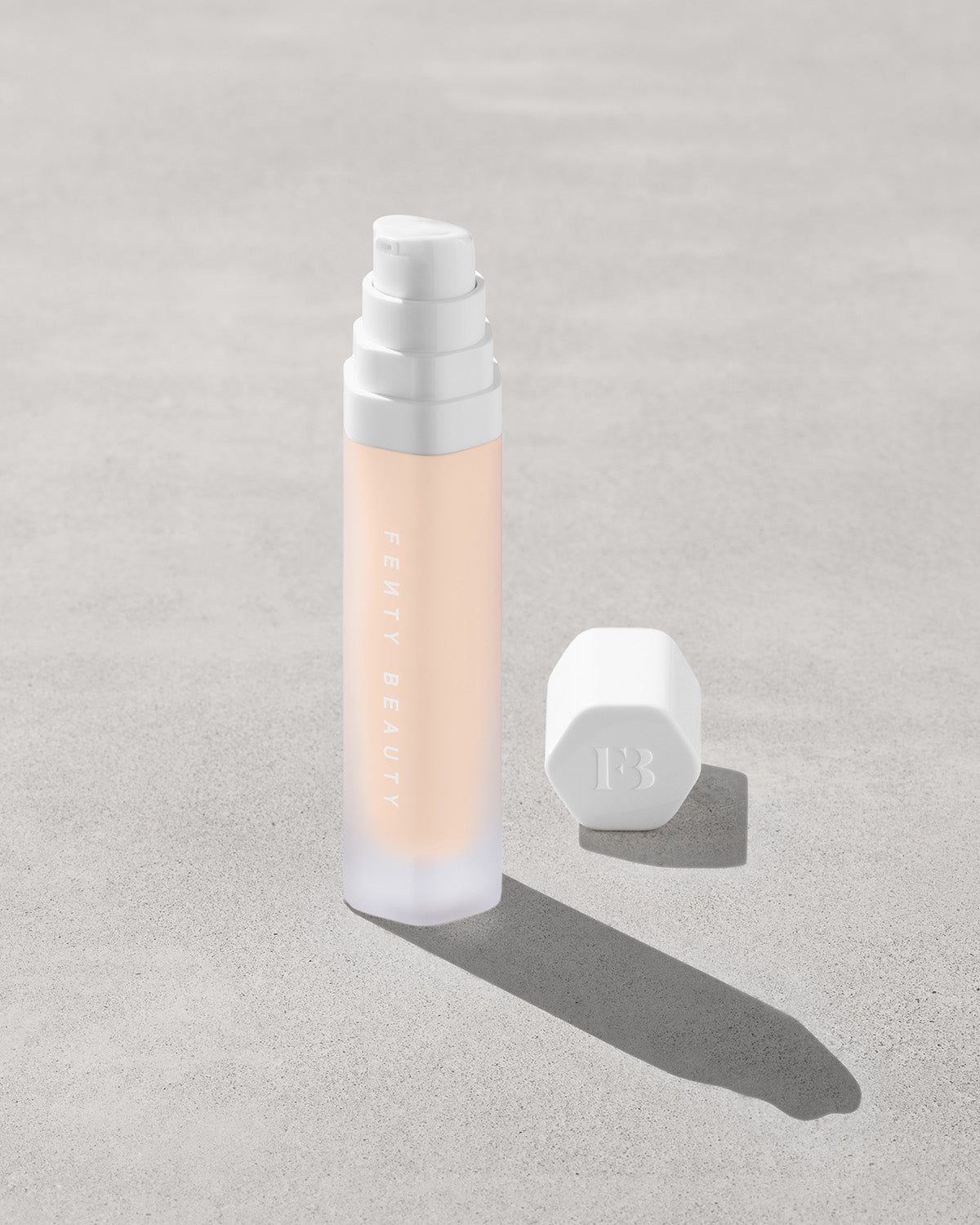 Base Luminosa de Larga Duración Soft'lit — Fenty Beauty by Rihanna