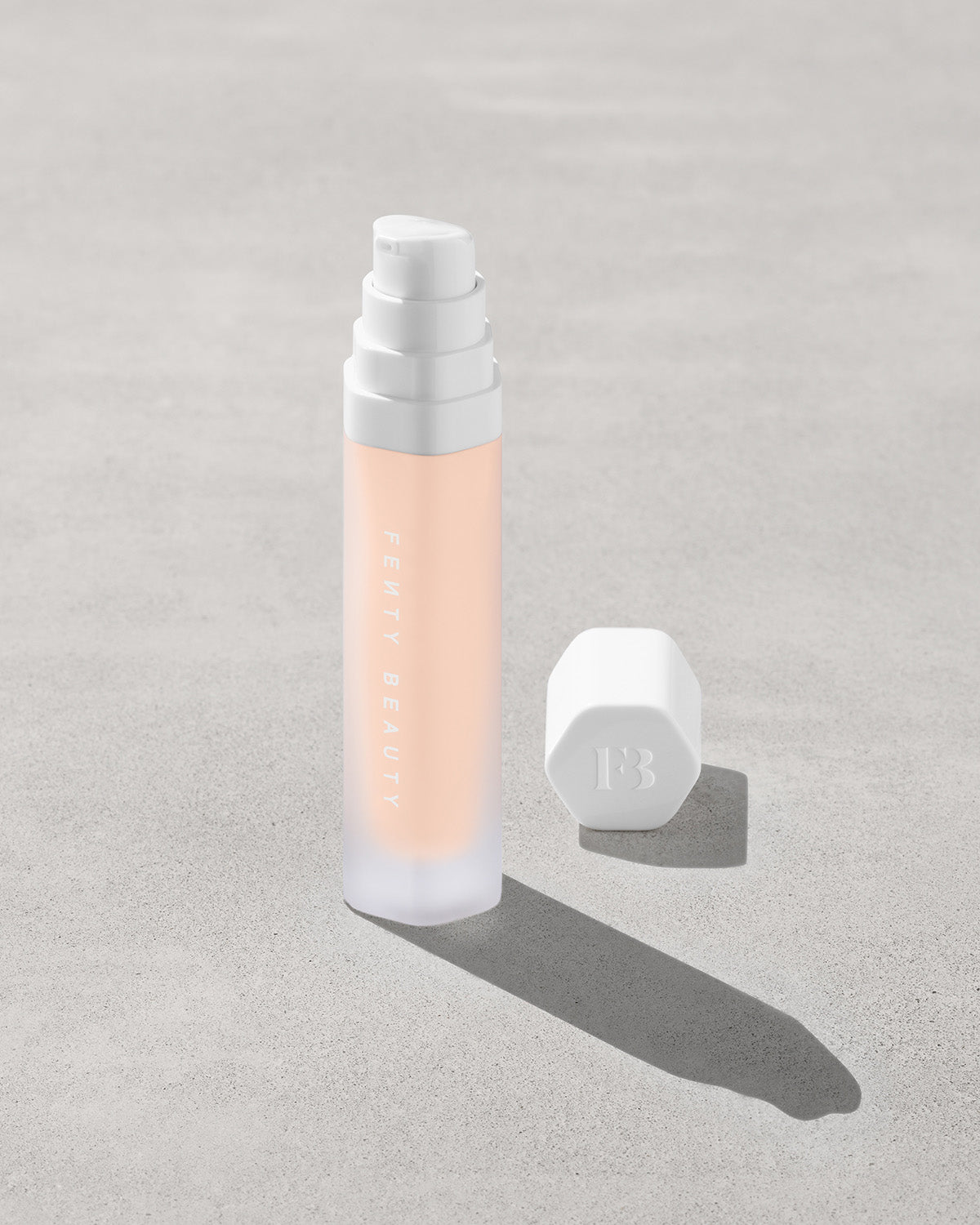 Base Luminosa de Larga Duración Soft'lit — Fenty Beauty by Rihanna
