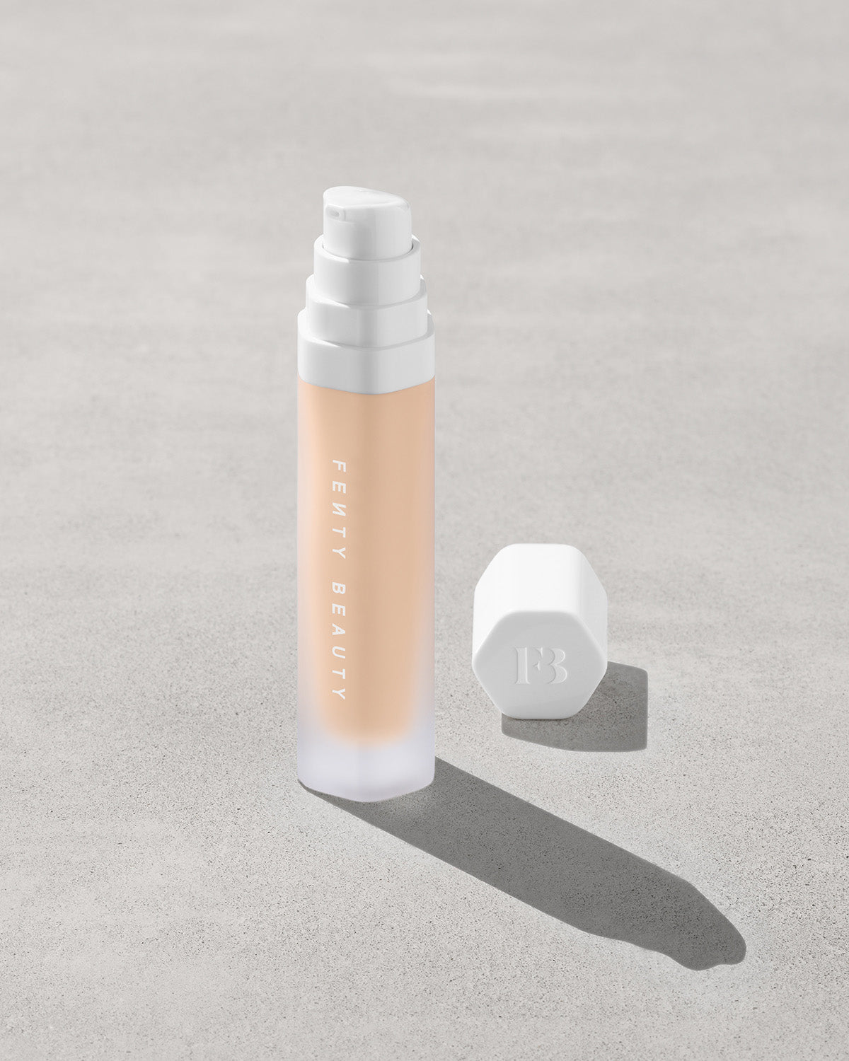 Base Luminosa de Larga Duración Soft'lit — Fenty Beauty by Rihanna