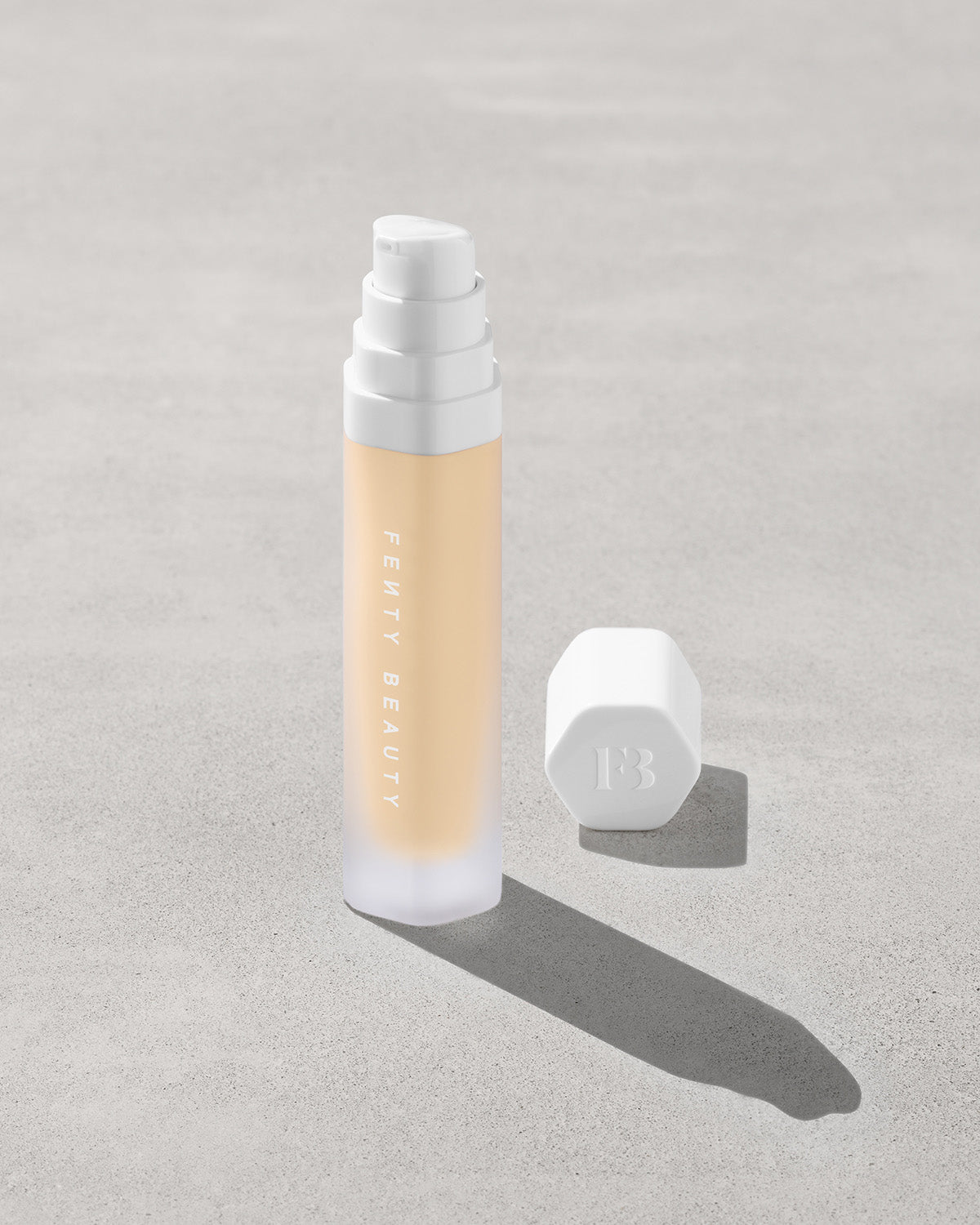 Base Luminosa de Larga Duración Soft'lit — Fenty Beauty by Rihanna
