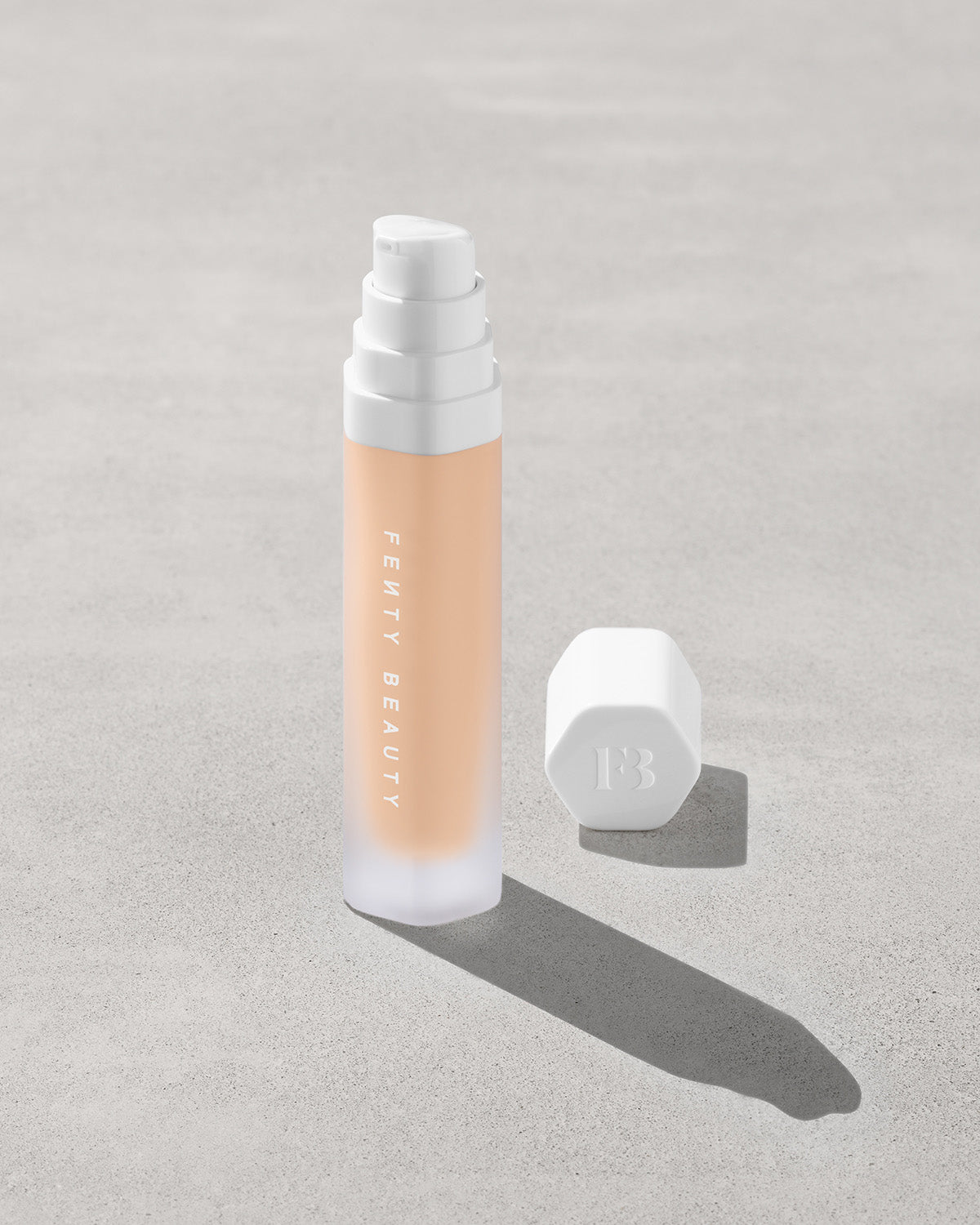 Base Luminosa de Larga Duración Soft'lit — Fenty Beauty by Rihanna