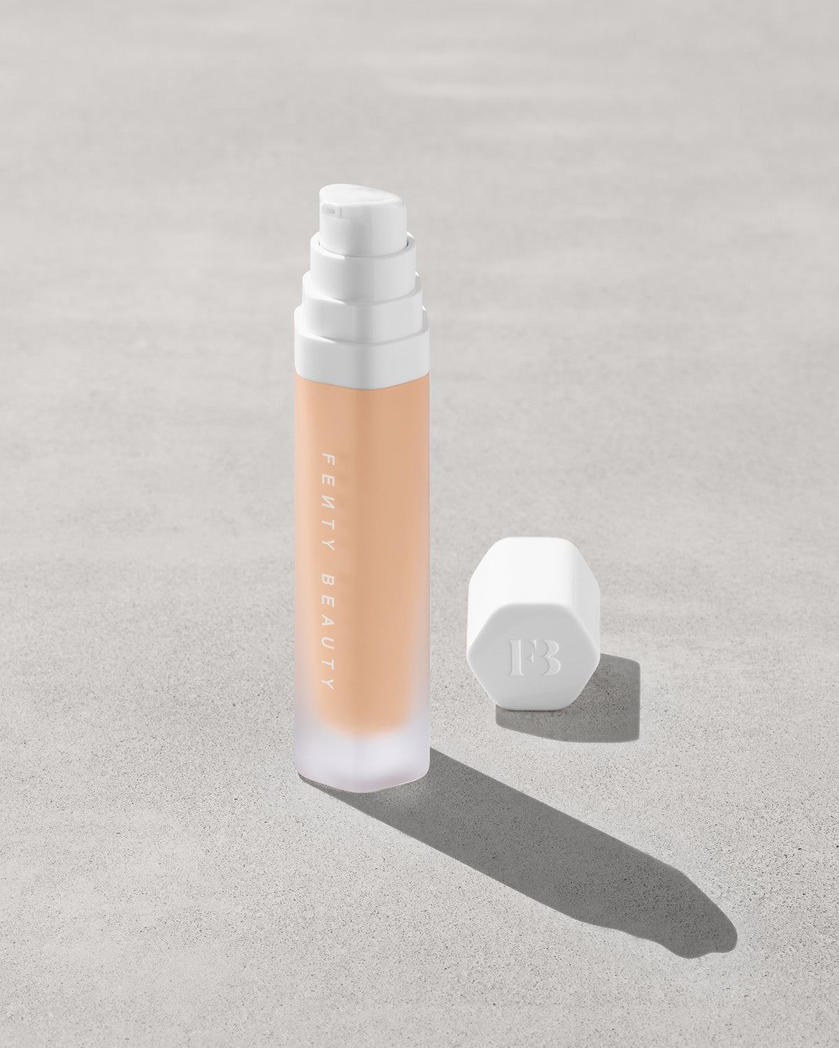 Base Luminosa de Larga Duración Soft'lit — Fenty Beauty by Rihanna