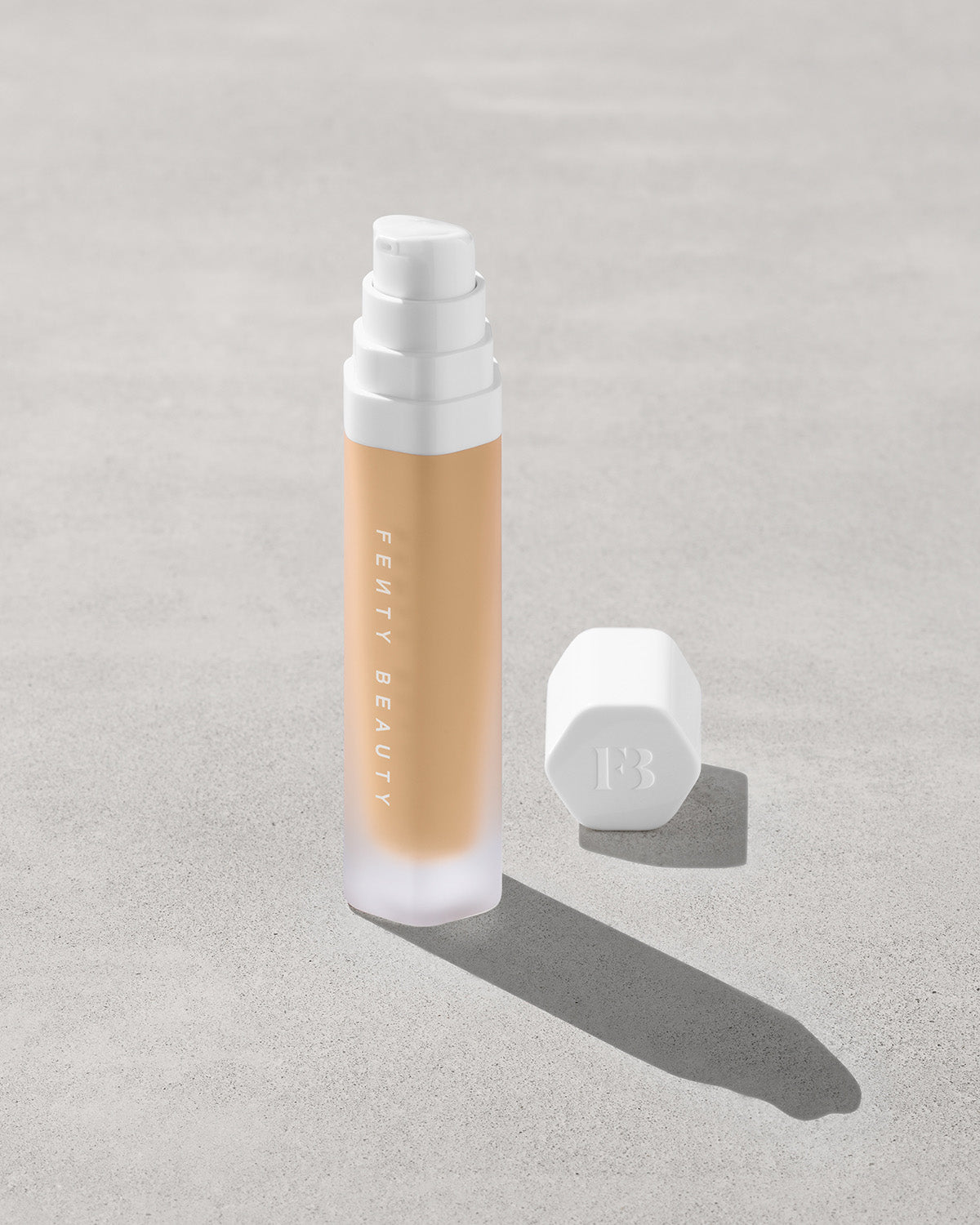 Base Luminosa de Larga Duración Soft'lit — Fenty Beauty by Rihanna