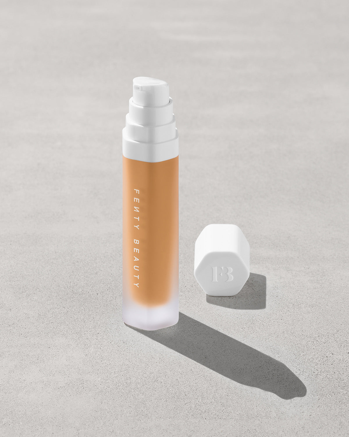 Base Luminosa de Larga Duración Soft'lit — Fenty Beauty by Rihanna