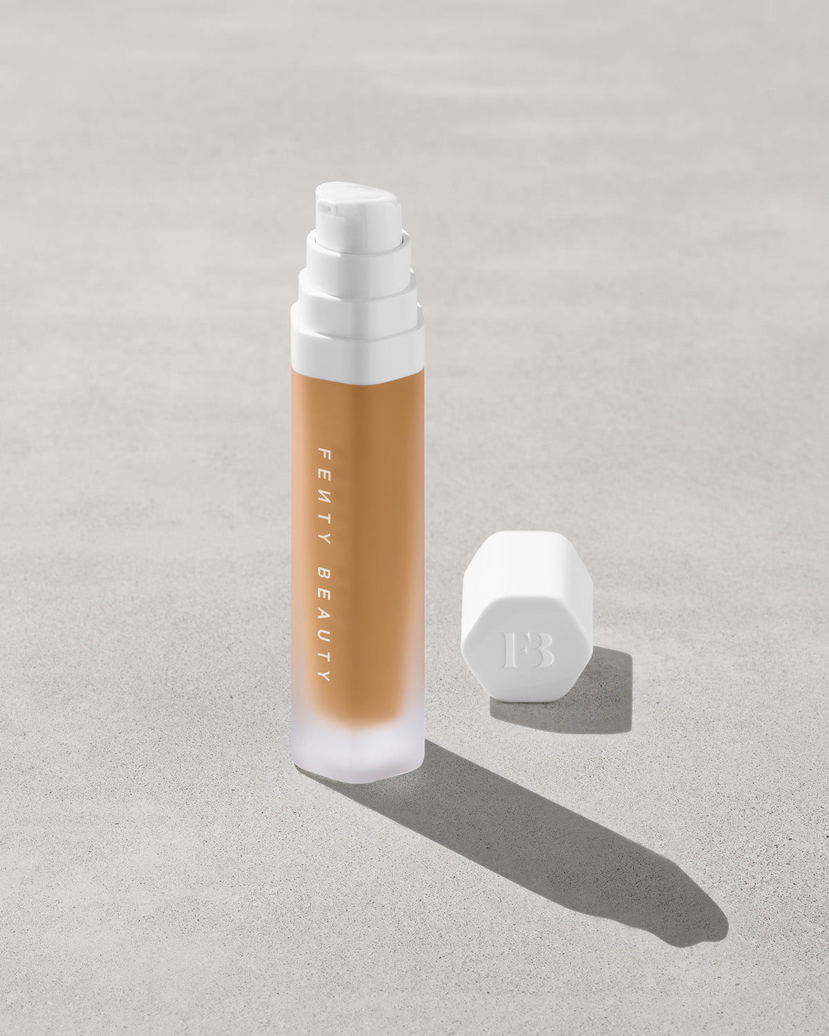 Base Luminosa de Larga Duración Soft'lit — Fenty Beauty by Rihanna
