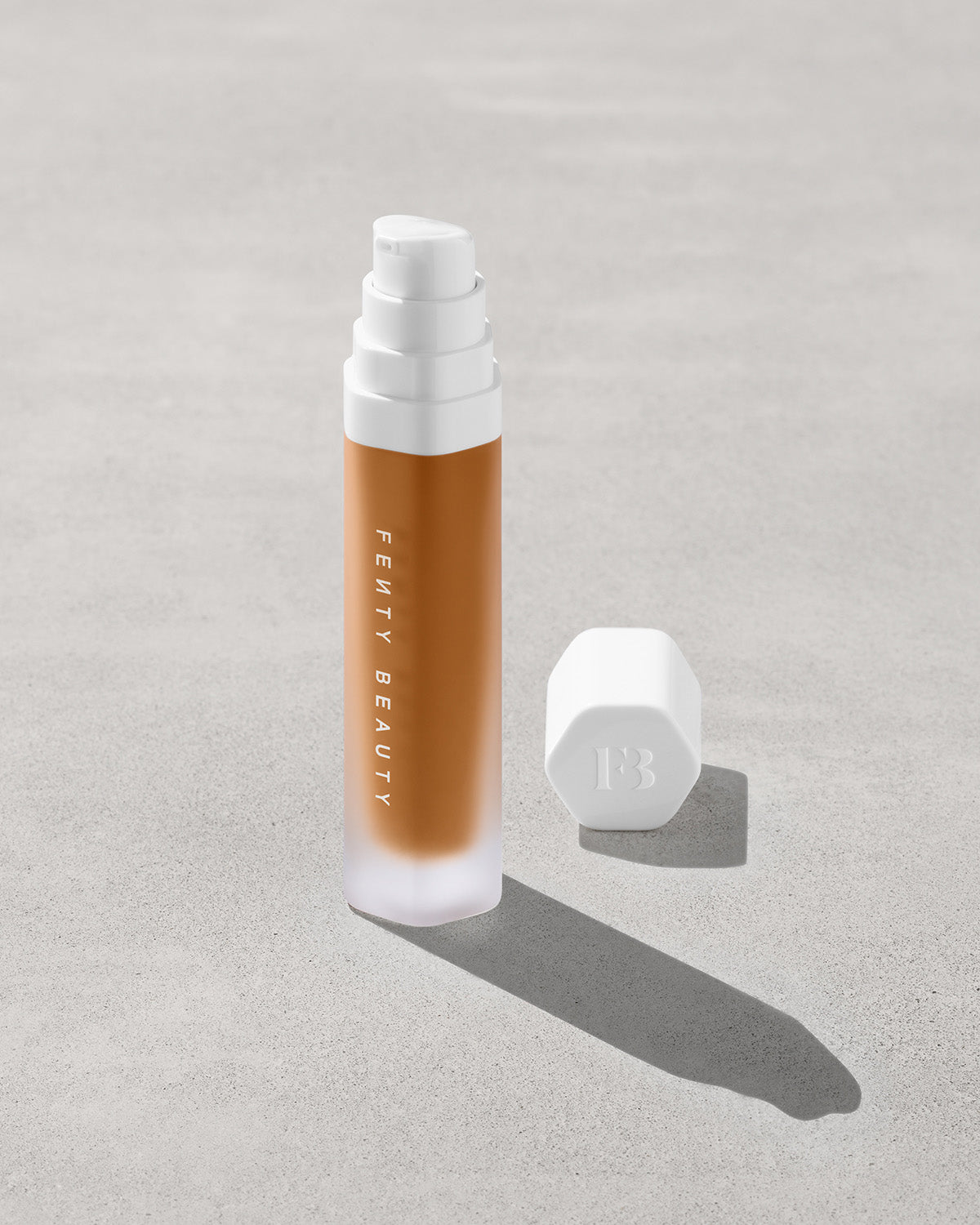 Base Luminosa de Larga Duración Soft'lit — Fenty Beauty by Rihanna