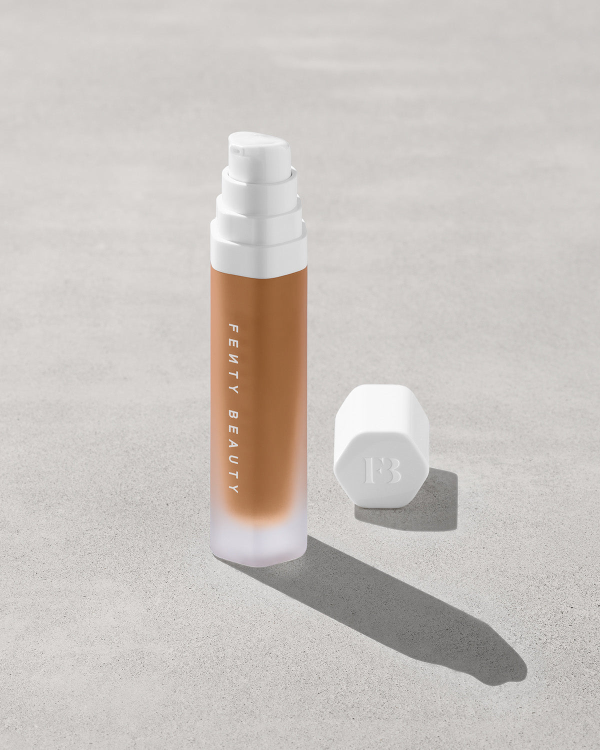 Base Luminosa de Larga Duración Soft'lit — Fenty Beauty by Rihanna