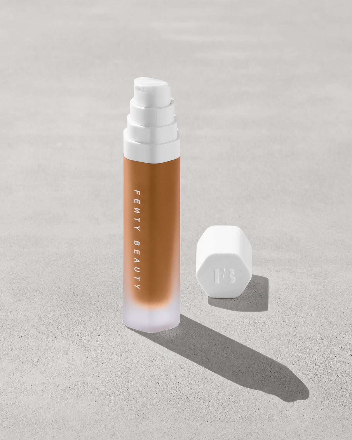 Base Luminosa de Larga Duración Soft'lit — Fenty Beauty by Rihanna