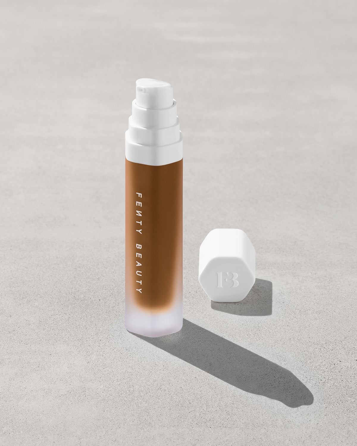 Base Luminosa de Larga Duración Soft'lit — Fenty Beauty by Rihanna
