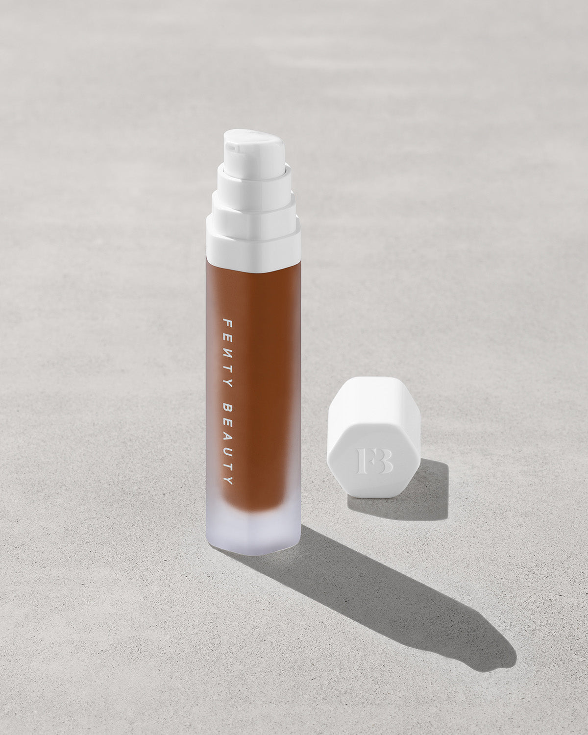 Base Luminosa de Larga Duración Soft'lit — Fenty Beauty by Rihanna