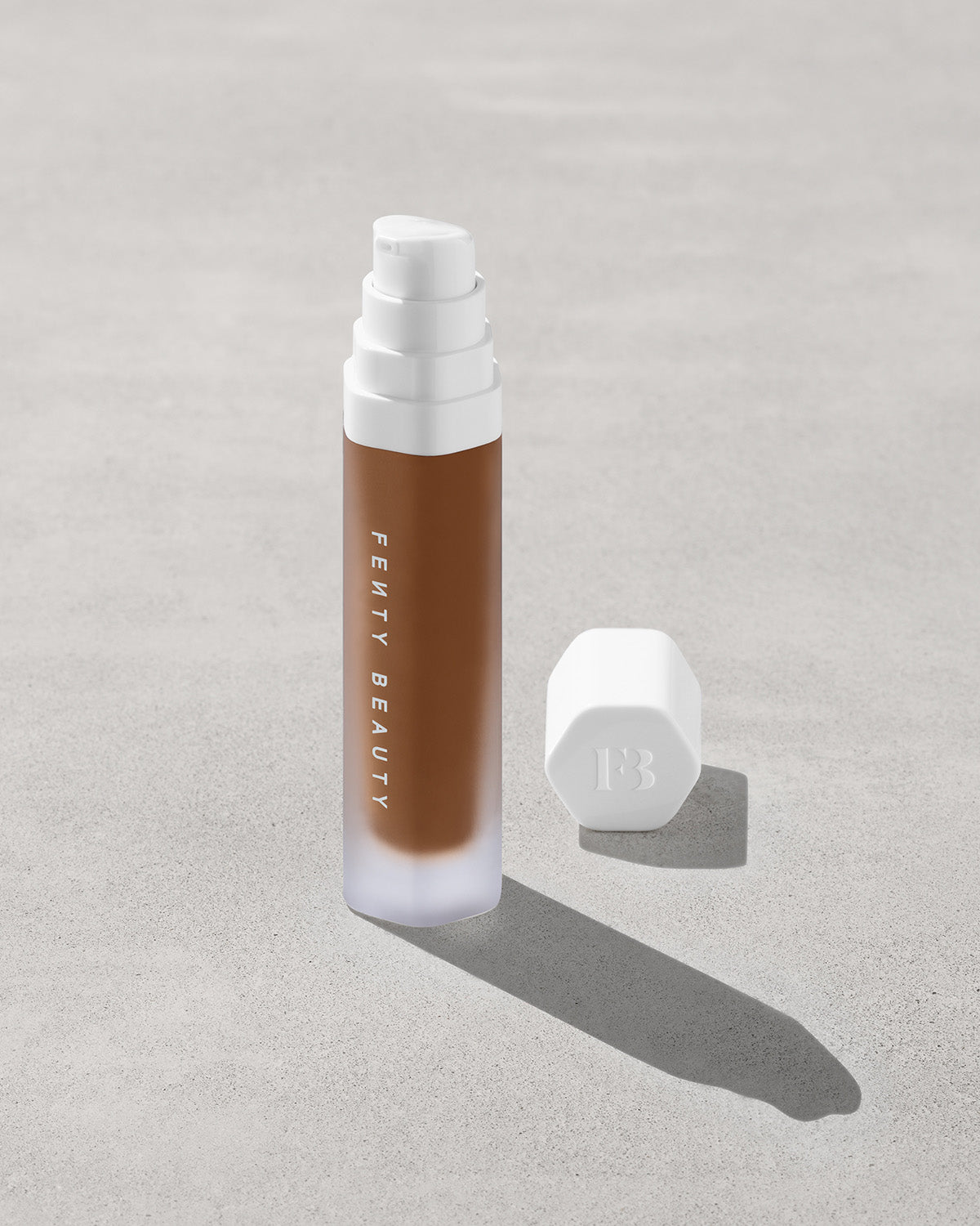 Base Luminosa de Larga Duración Soft'lit — Fenty Beauty by Rihanna