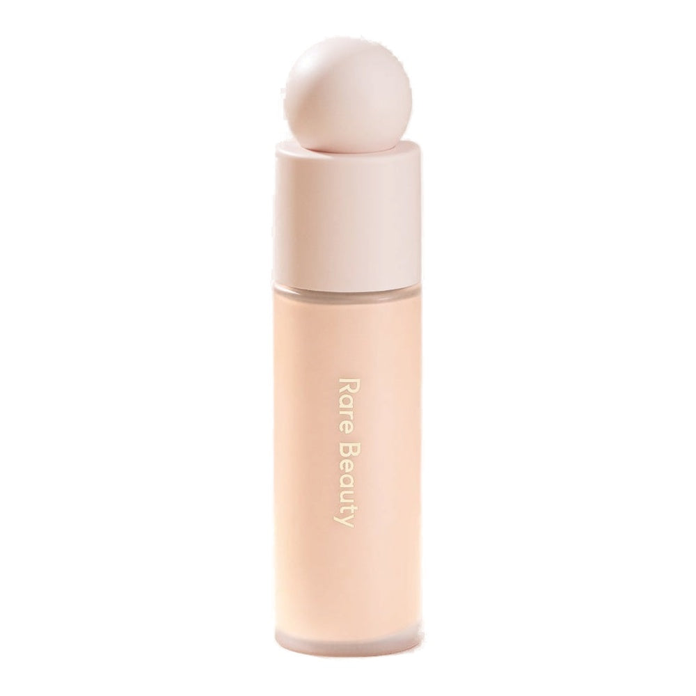 Base Liquid Touch Weightless de Rare Beauty, tono 110N