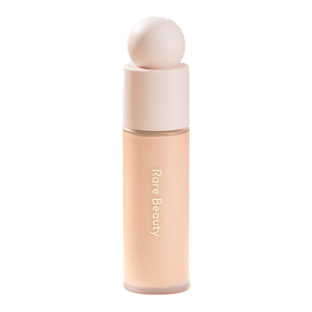 Base Liquid Touch Weightless de Rare Beauty, tono 120C