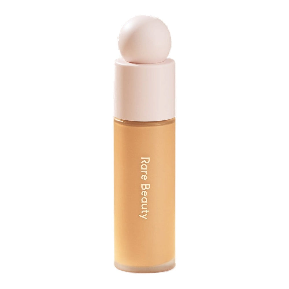 Base Liquid Touch Weightless de Rare Beauty, tono 240W