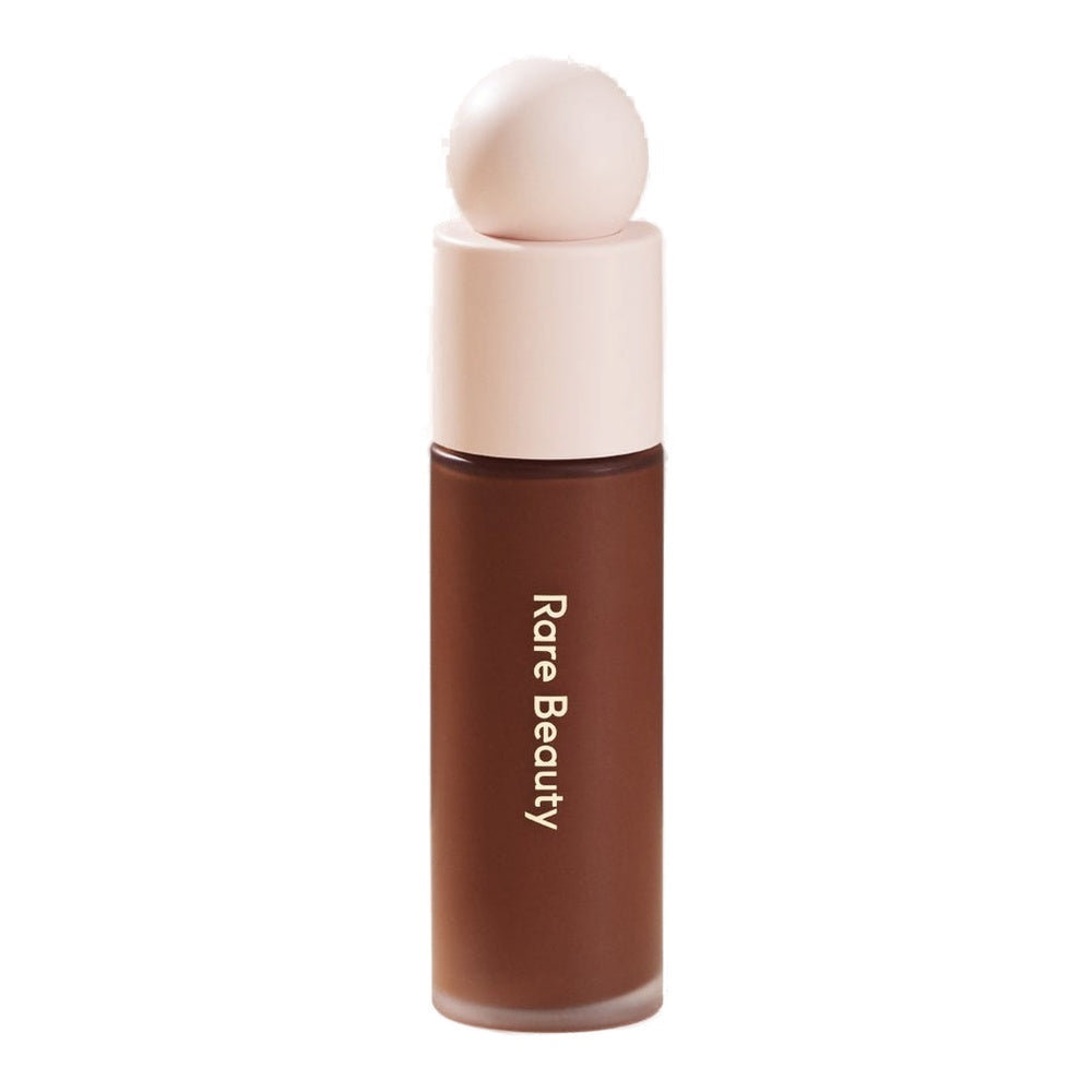 Base Liquid Touch Weightless de Rare Beauty, tono 540C