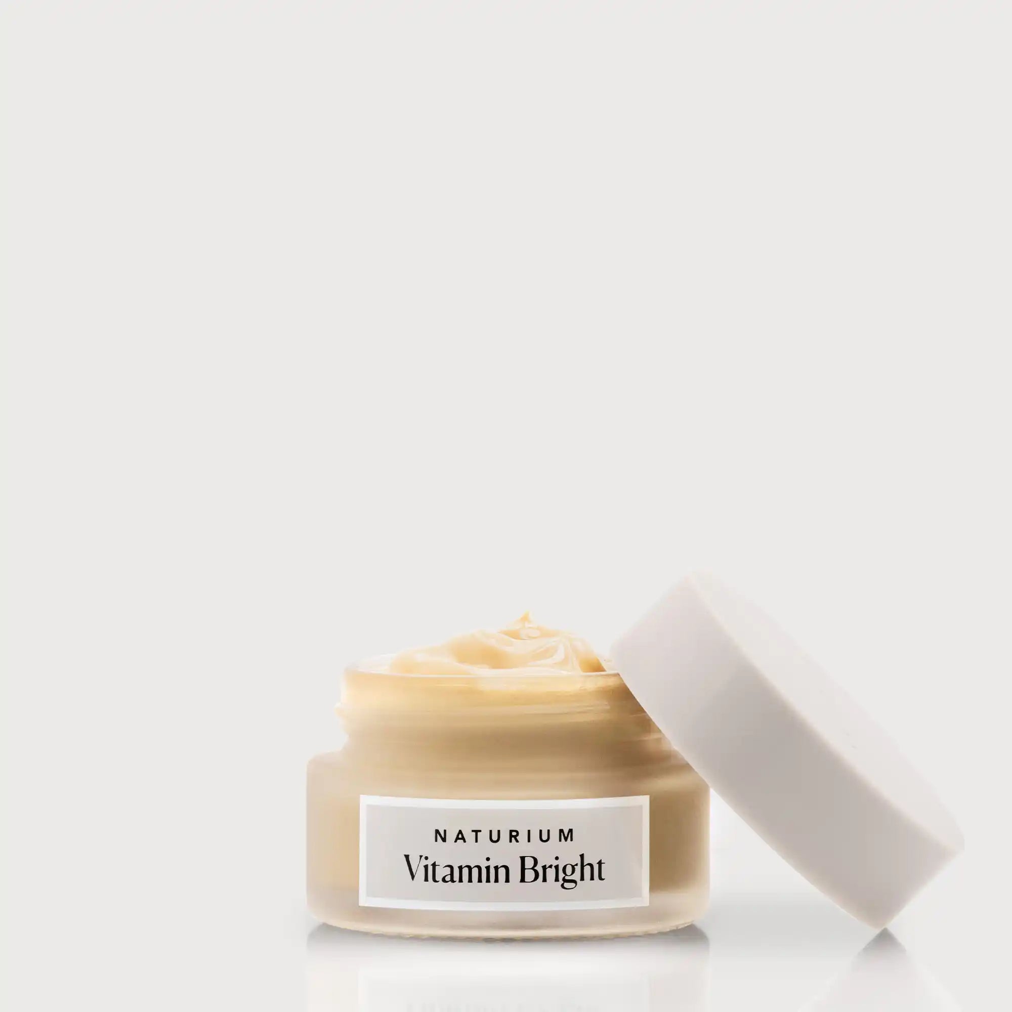 Vitamin Bright Illuminating Contorno de Ojos — Naturium