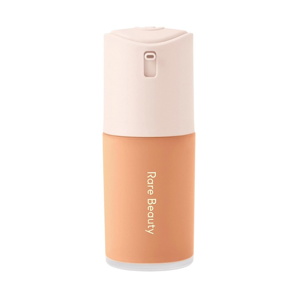 Base True to Myself de Rare Beauty, tono 20 Light Medium Neutral