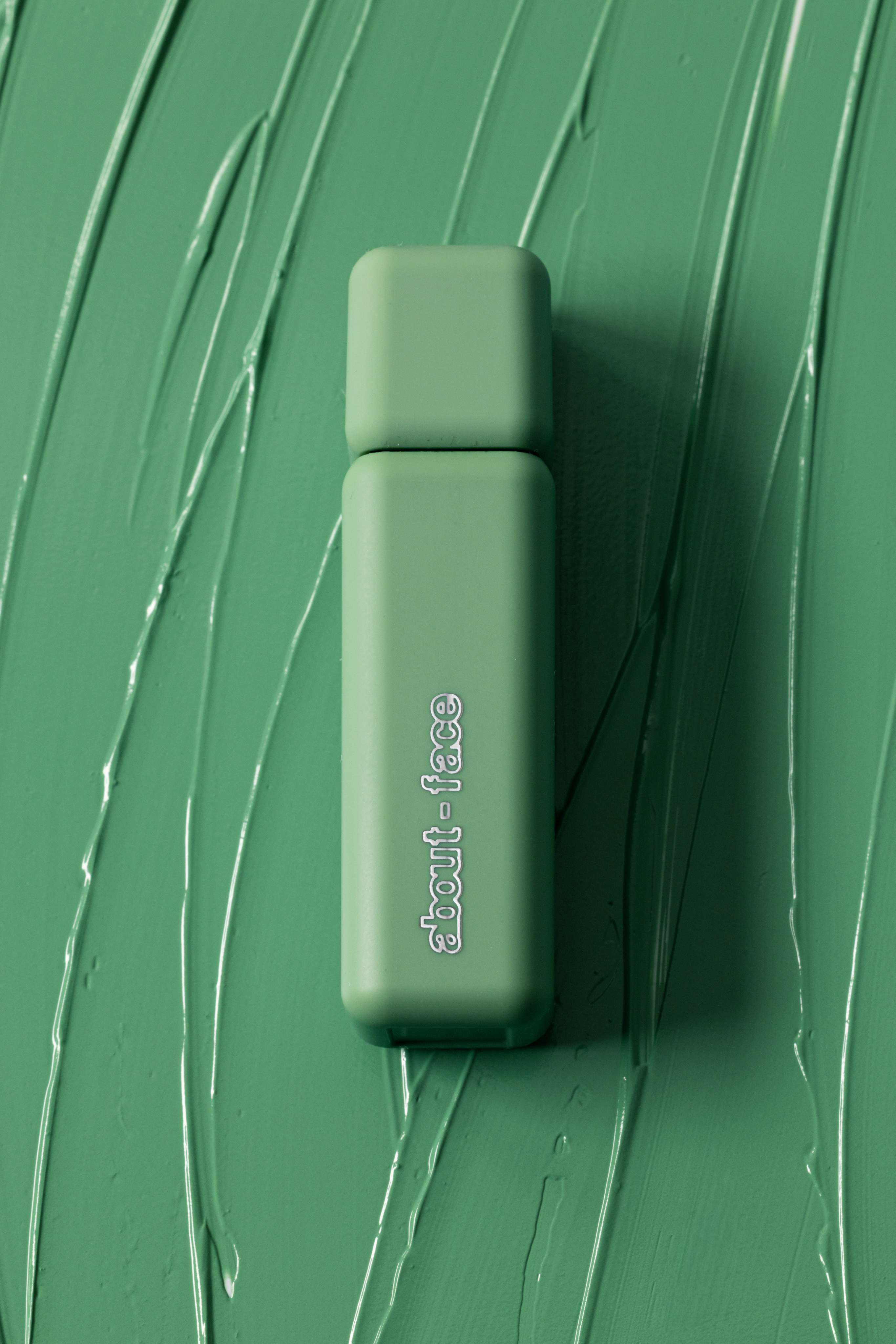 Sombra Líquida Mate Matte Fluid Eye Paint — About-Face