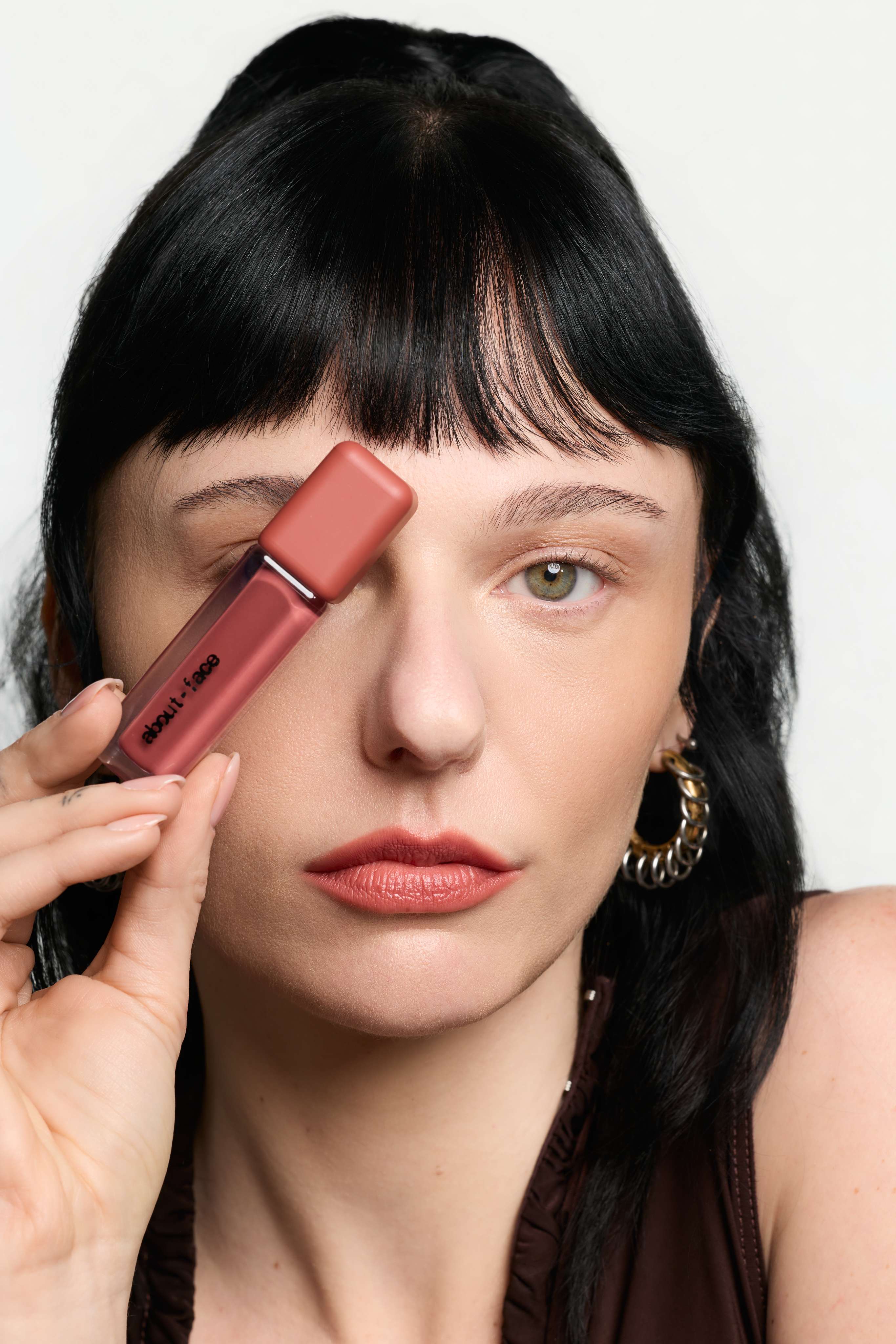 Labial Voluminizador Mate Blurred Matte Lip Plump — About-Face