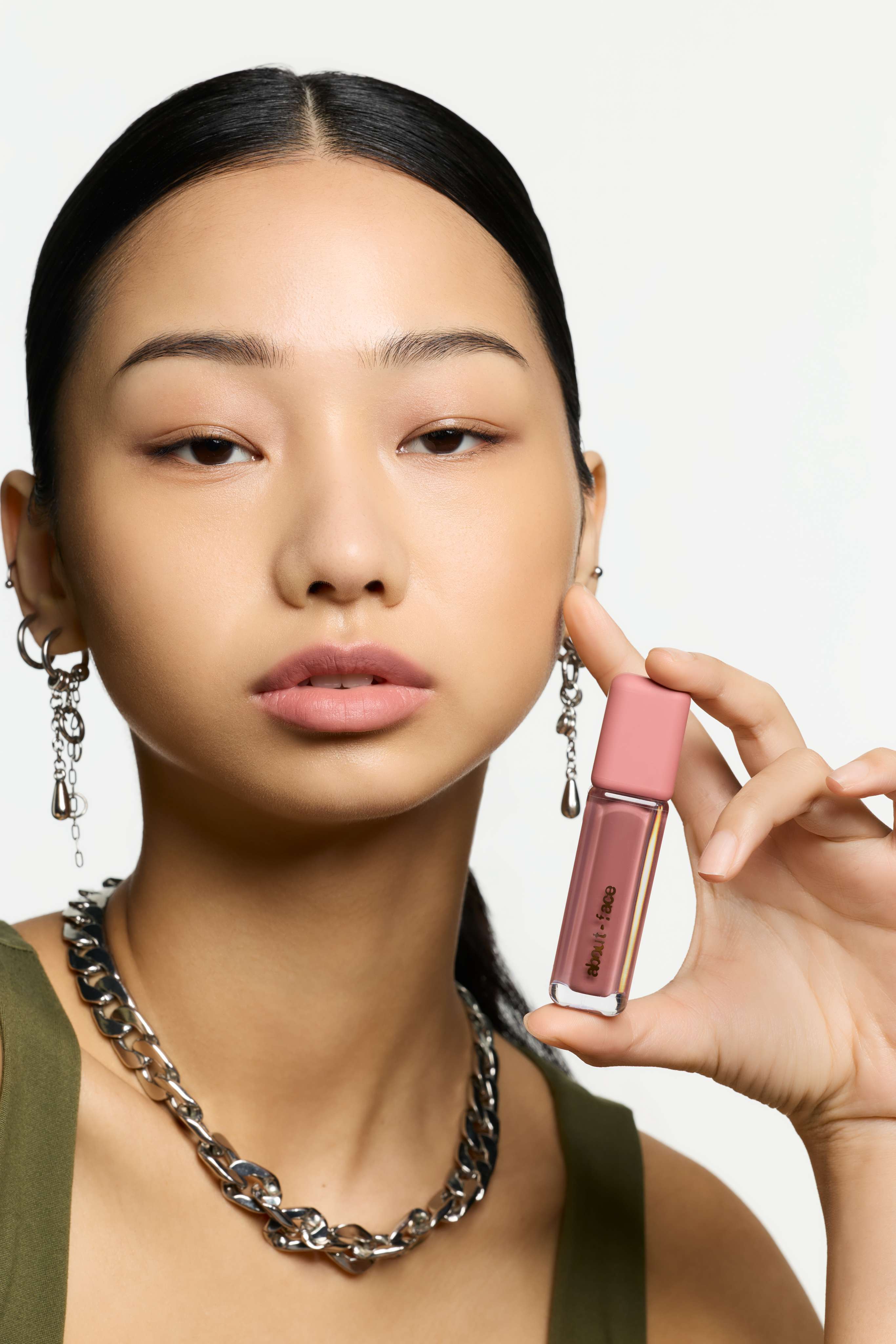 Labial Voluminizador Mate Blurred Matte Lip Plump — About-Face