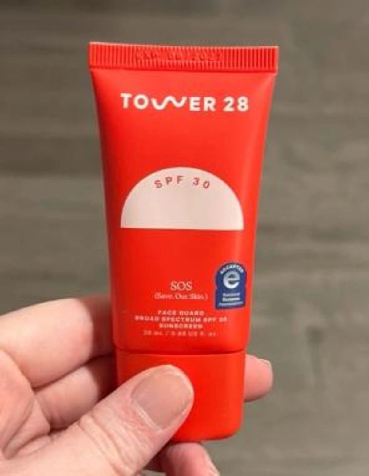 Dúo Mini Glow &amp; Protect (SOS FaceGuard SPF 30 + LipSoftie Watermelon Kiwi) — Tower 28 Beauty