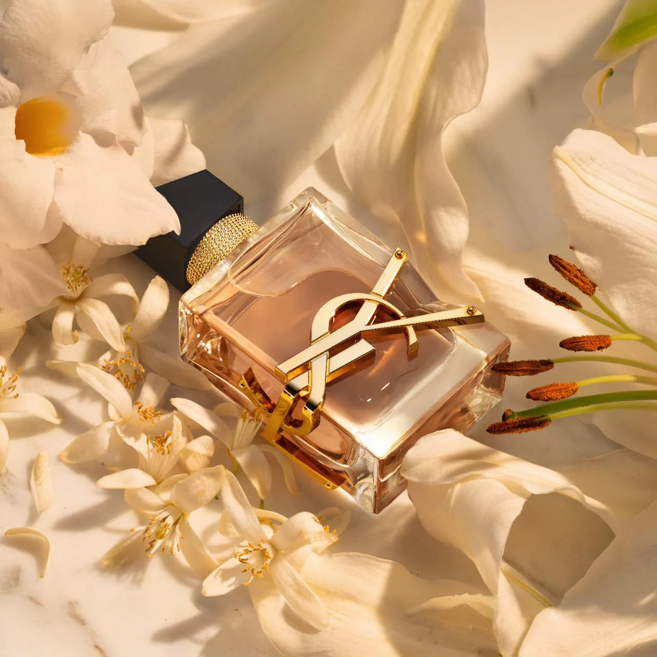 Libre Flowers & Flames Eau de Parfum Florale Spray de viaje con flor de coco-palmera y flor de lirio — Yves Saint Laurent