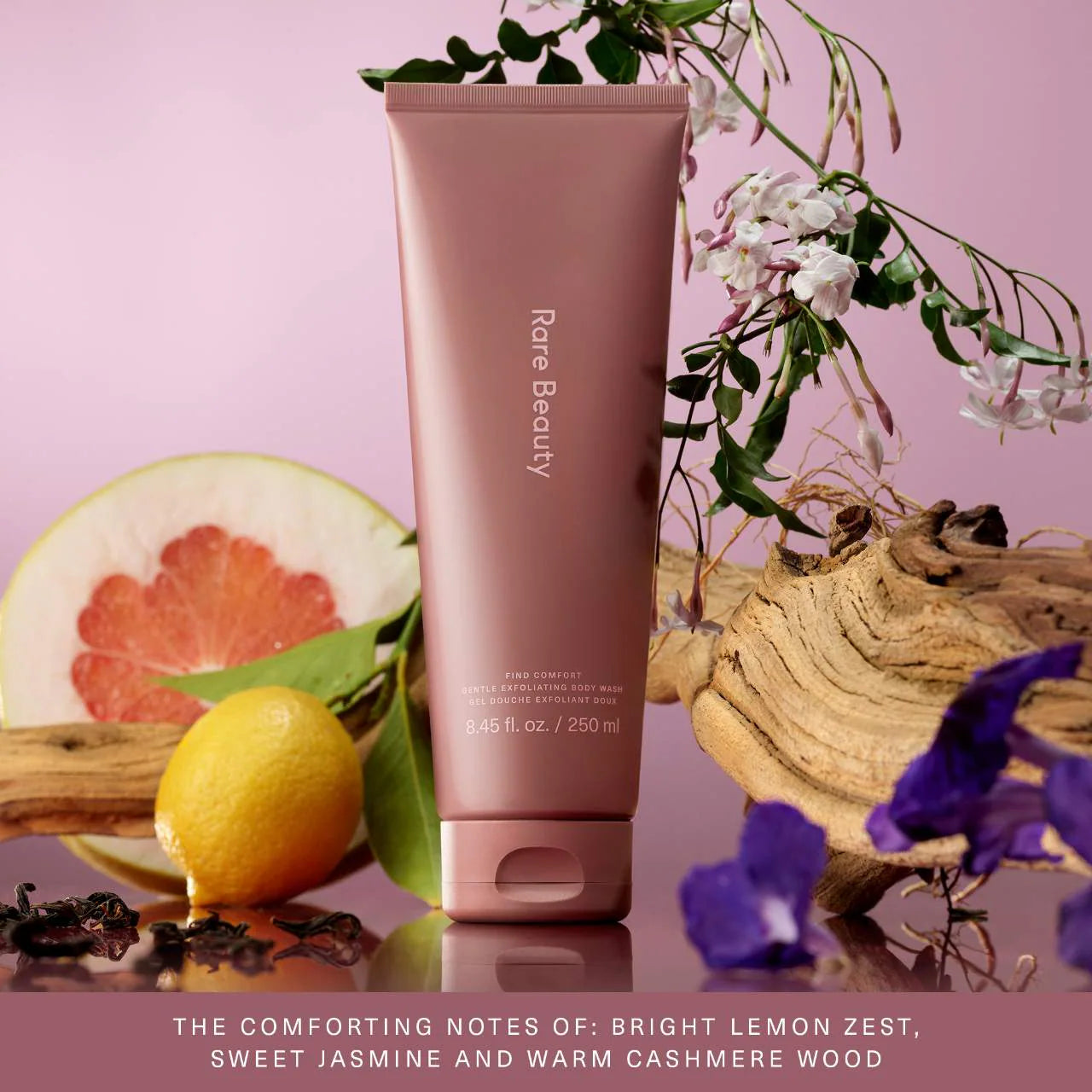 Find Comfort Gel de baño exfoliante suave con jalea Konjac — Rare Beauty by Selena Gomez