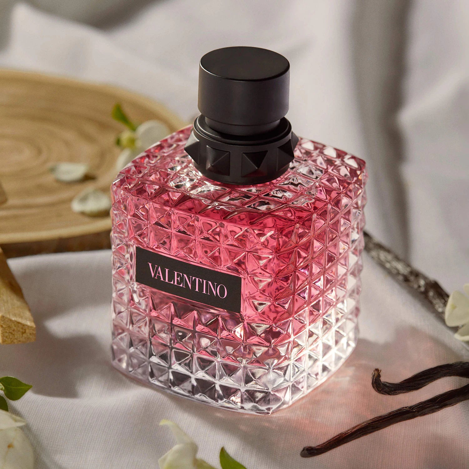 Donna Born In Roma Eau de Parfum Spray de viaje con vainilla Bourbon y jazmín — Valentino